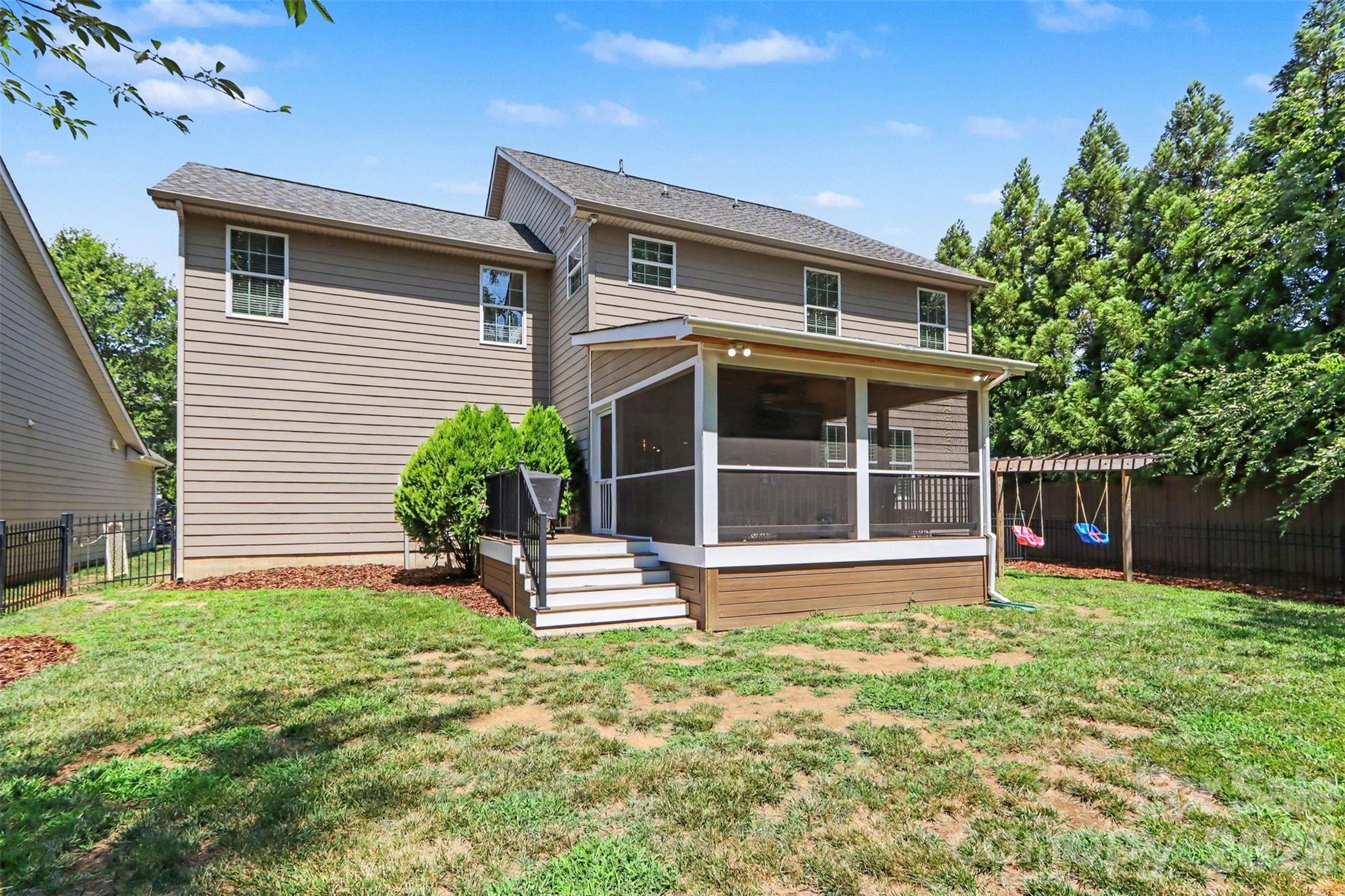 11830 Warfield Avenue — Huntersville