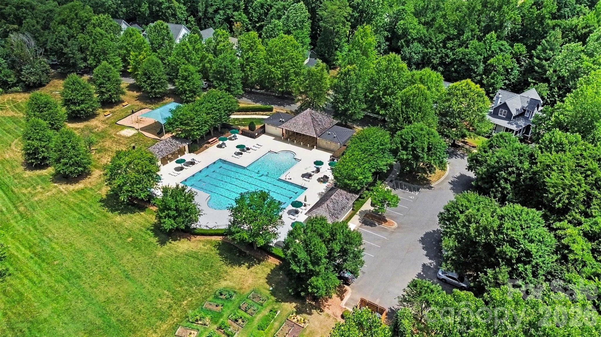 11830 Warfield Avenue — Huntersville