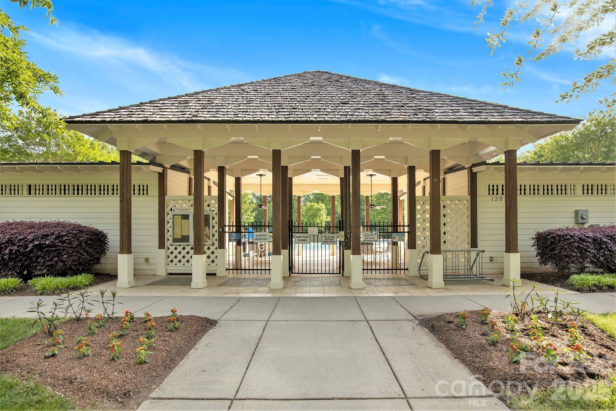 11830 Warfield Avenue — Huntersville