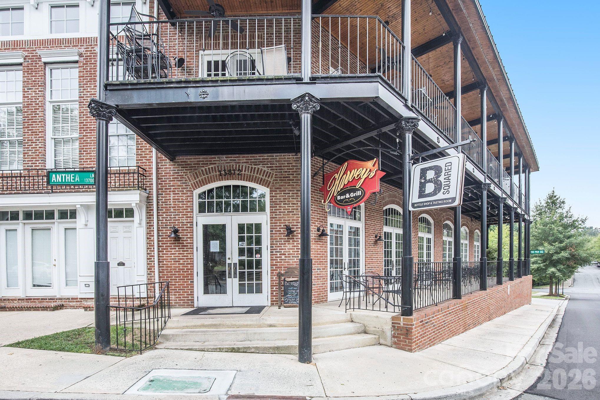 11830 Warfield Avenue — Huntersville
