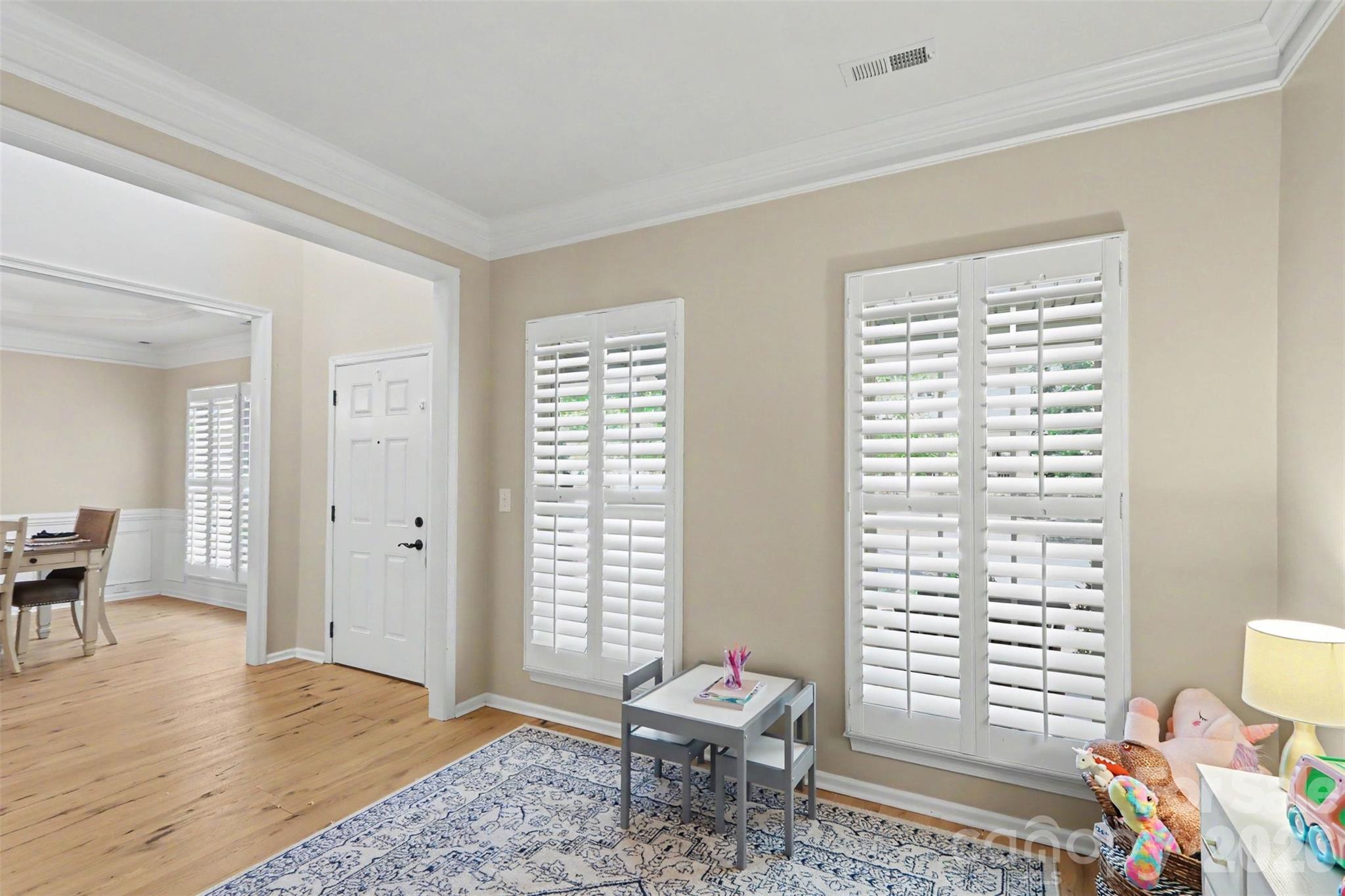 11830 Warfield Avenue — Huntersville