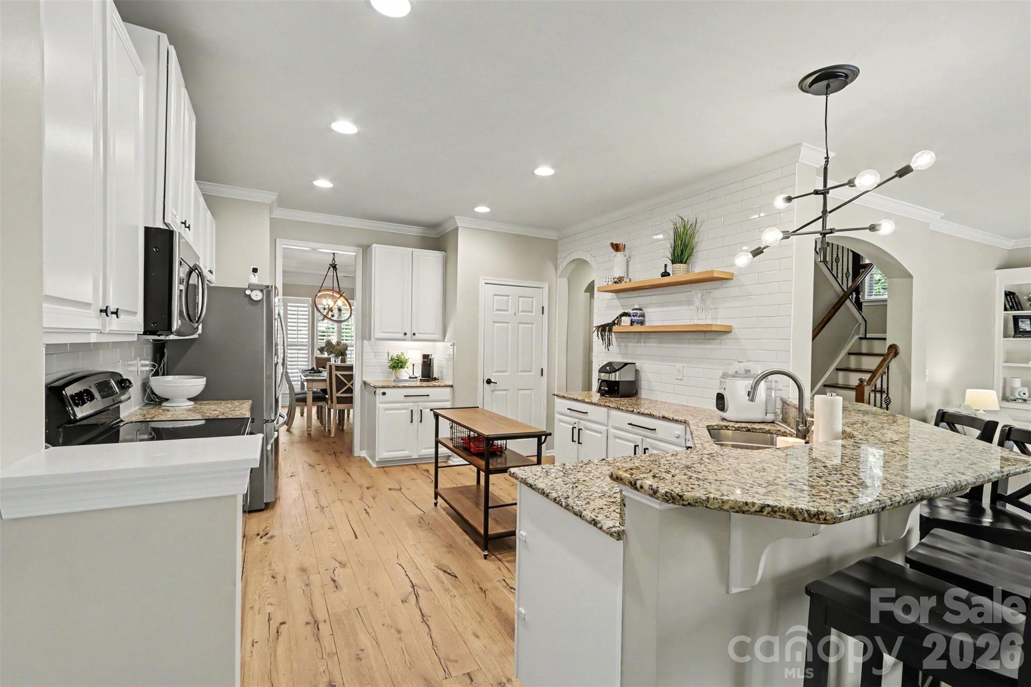 11830 Warfield Avenue — Huntersville