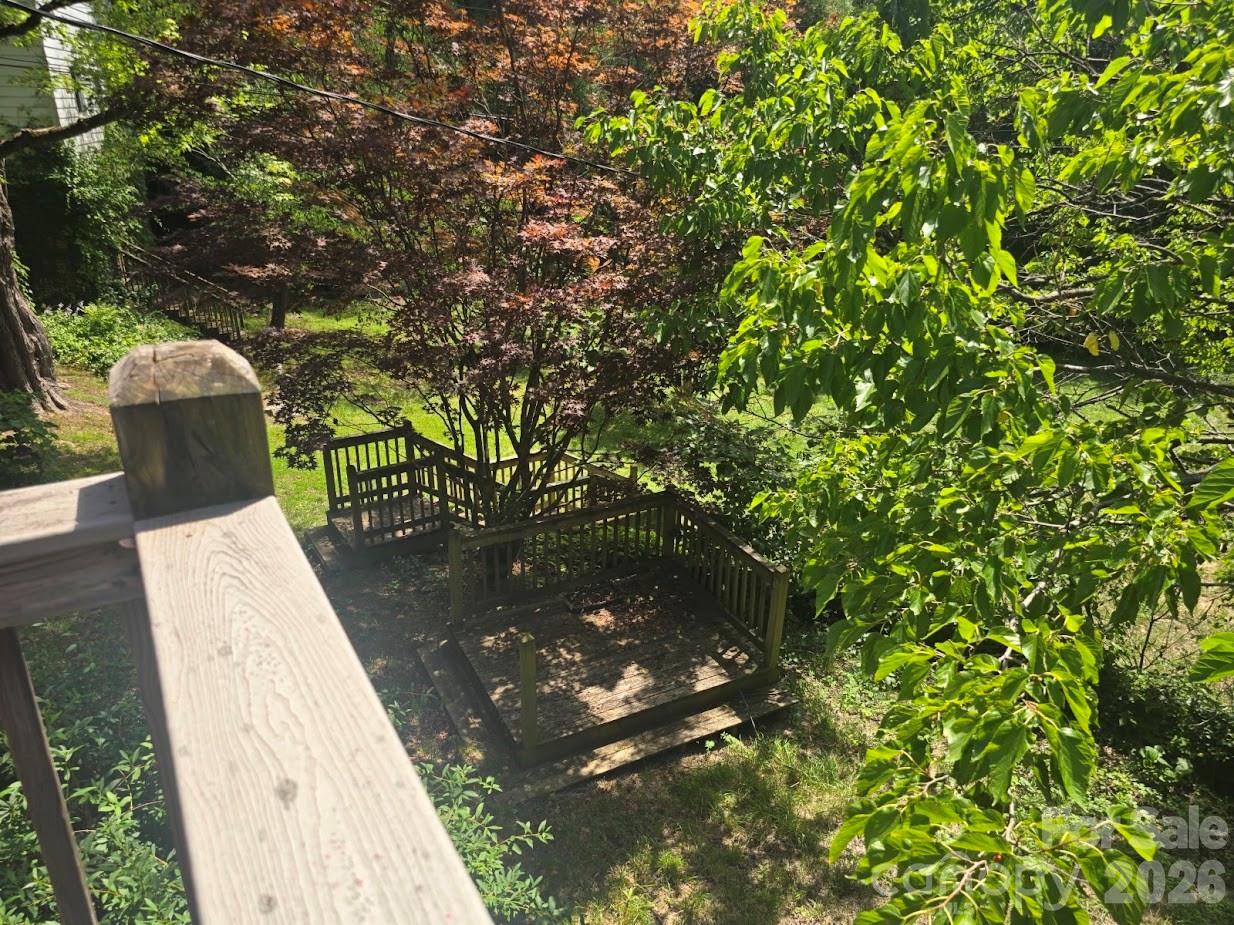 629 Willow Road — Hendersonville