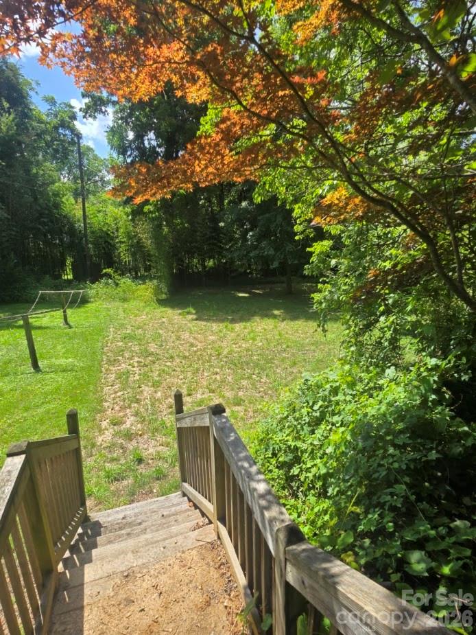 629 Willow Road — Hendersonville