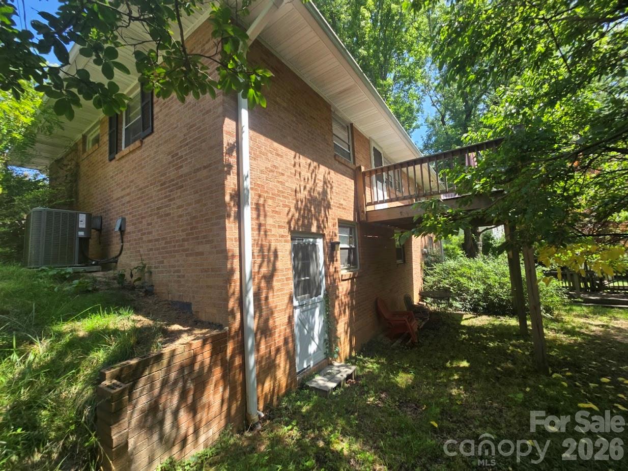 629 Willow Road — Hendersonville