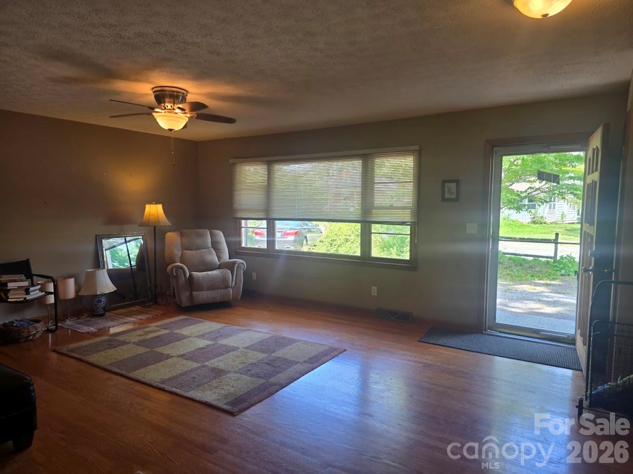 629 Willow Road — Hendersonville