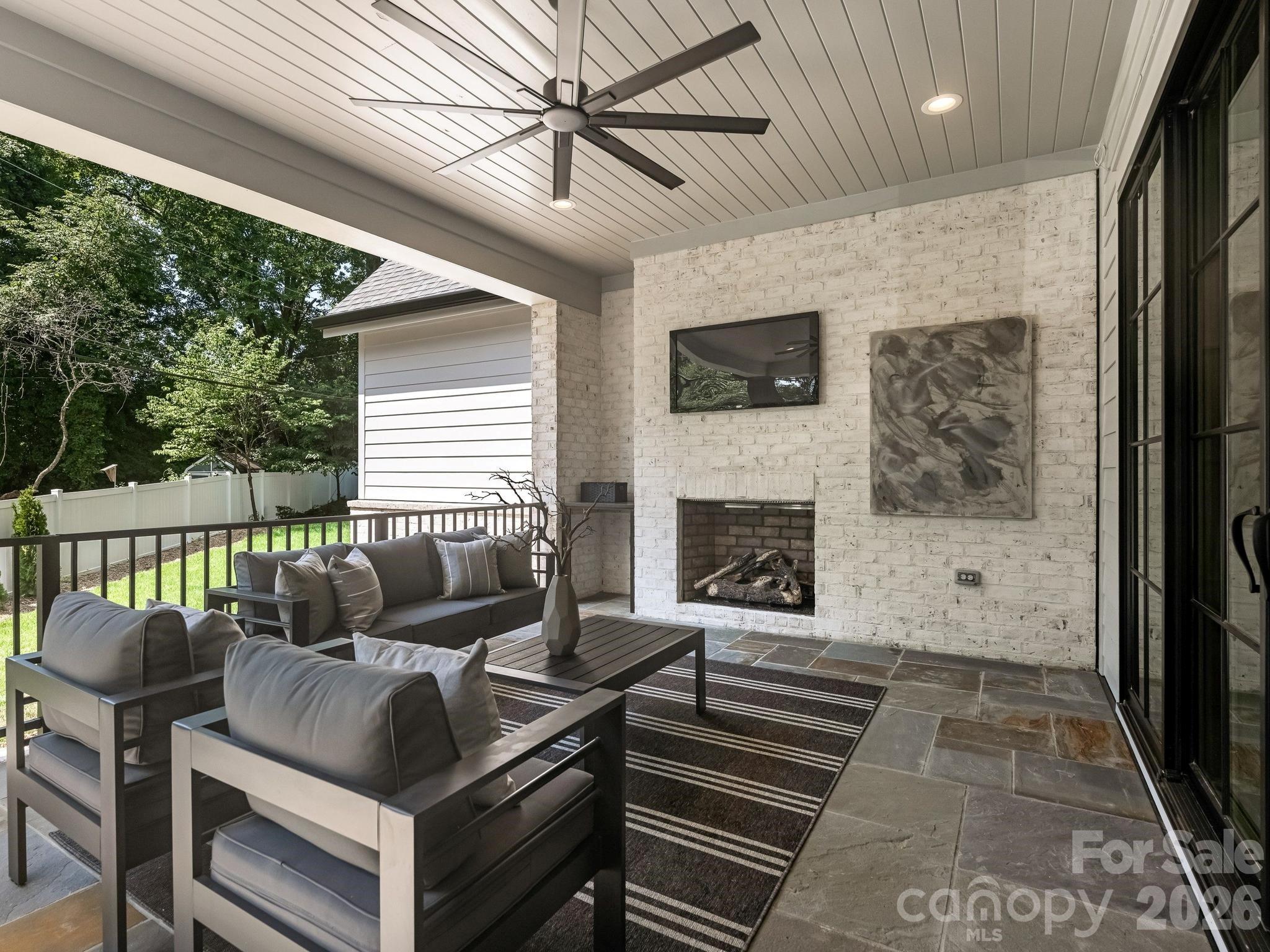 3240 Sunset Drive — Charlotte
