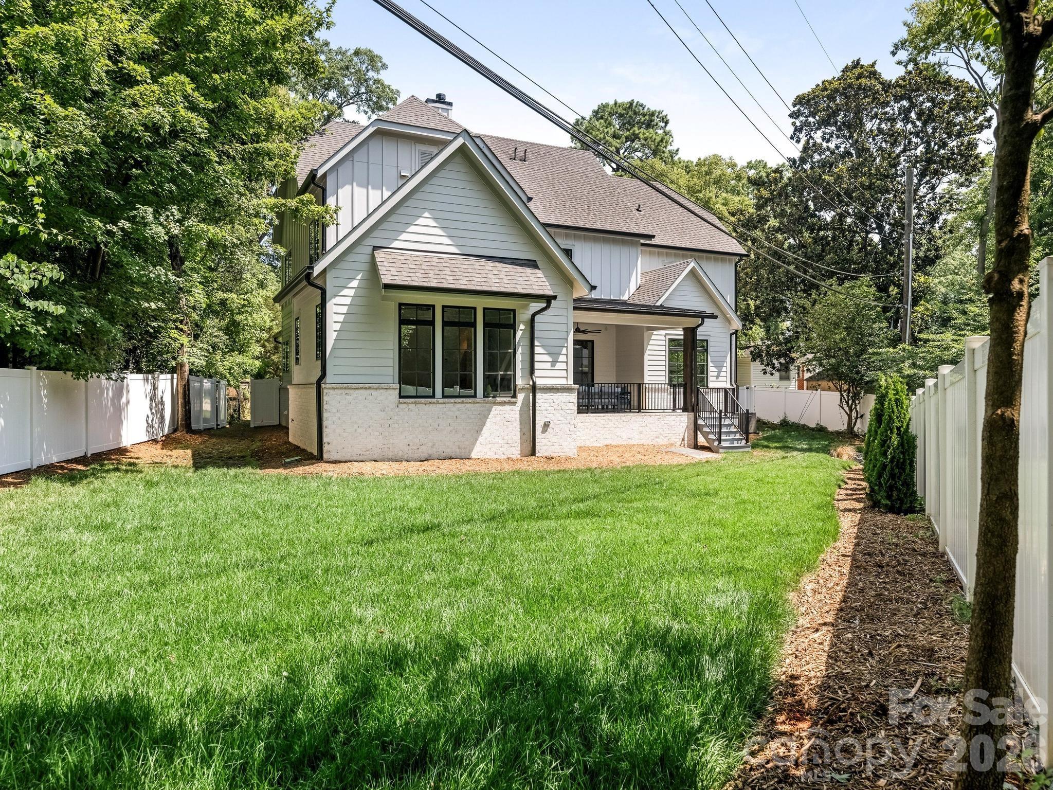 3240 Sunset Drive — Charlotte