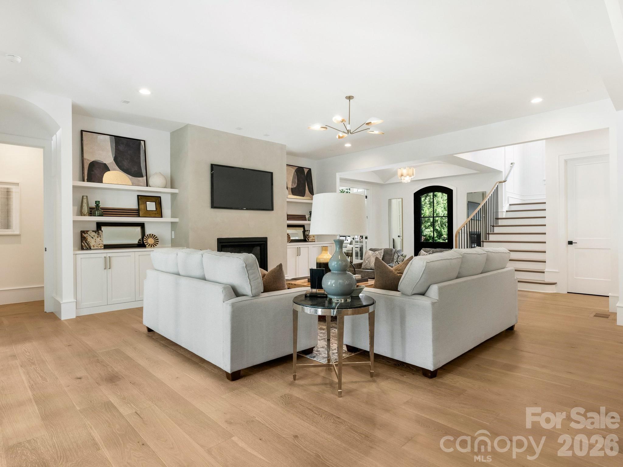 3240 Sunset Drive — Charlotte
