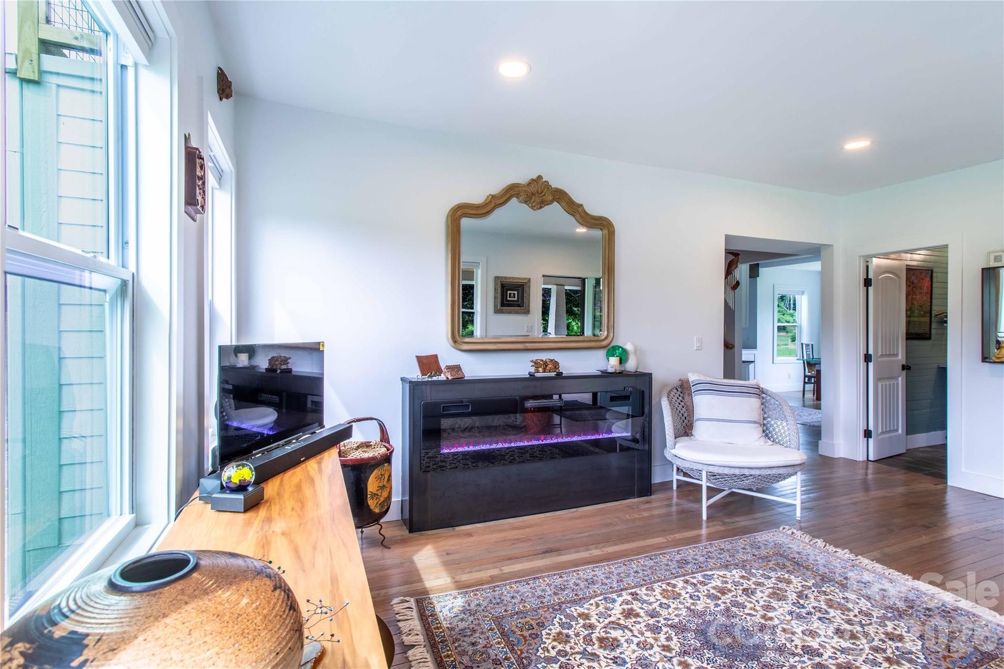 16 Riverside Drive — Barnardsville