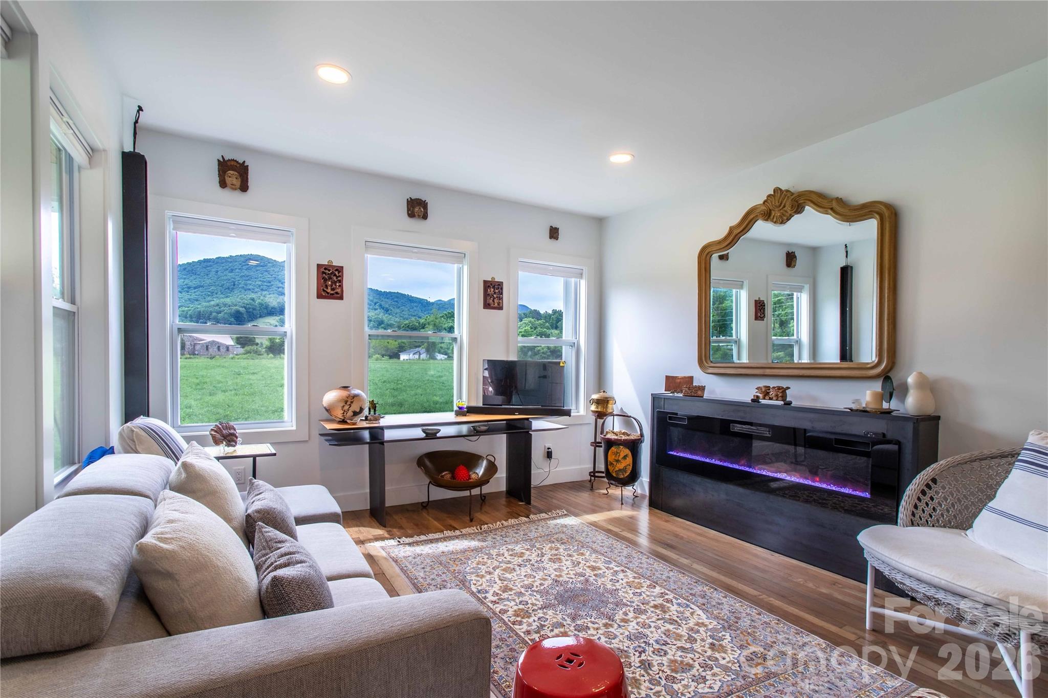 16 Riverside Drive — Barnardsville