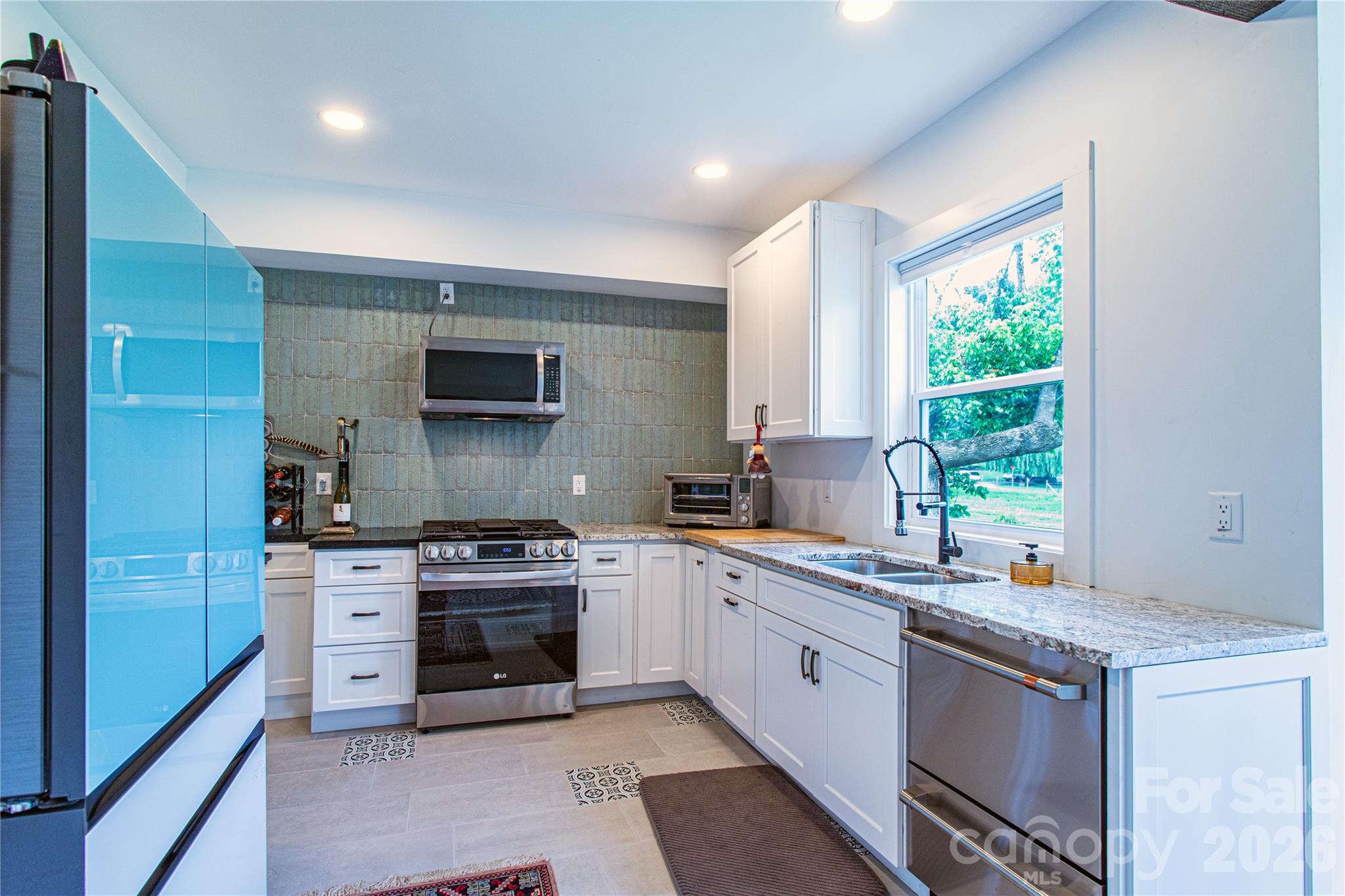 16 Riverside Drive — Barnardsville