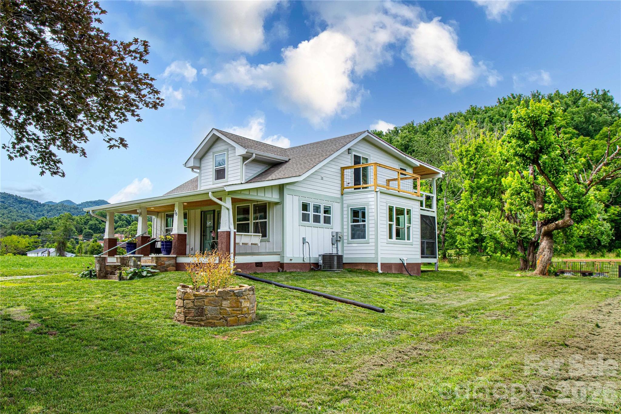 16 Riverside Drive — Barnardsville