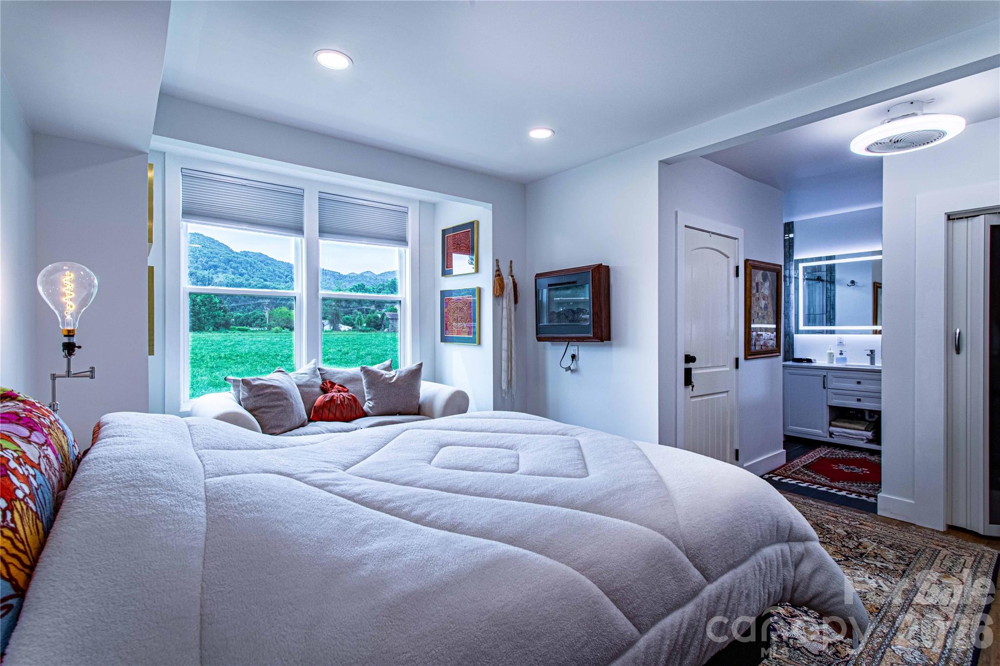 16 Riverside Drive — Barnardsville