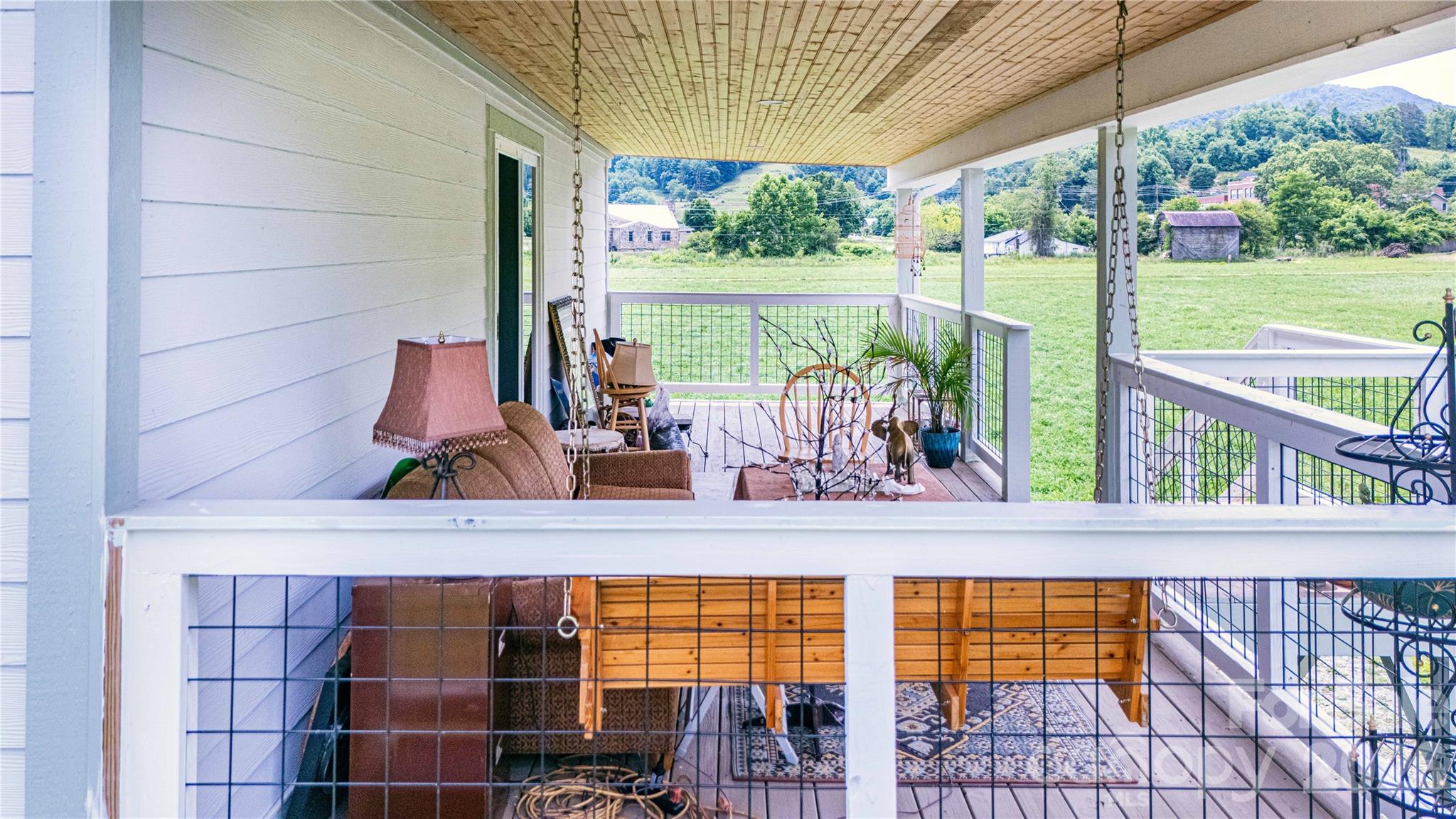 16 Riverside Drive — Barnardsville