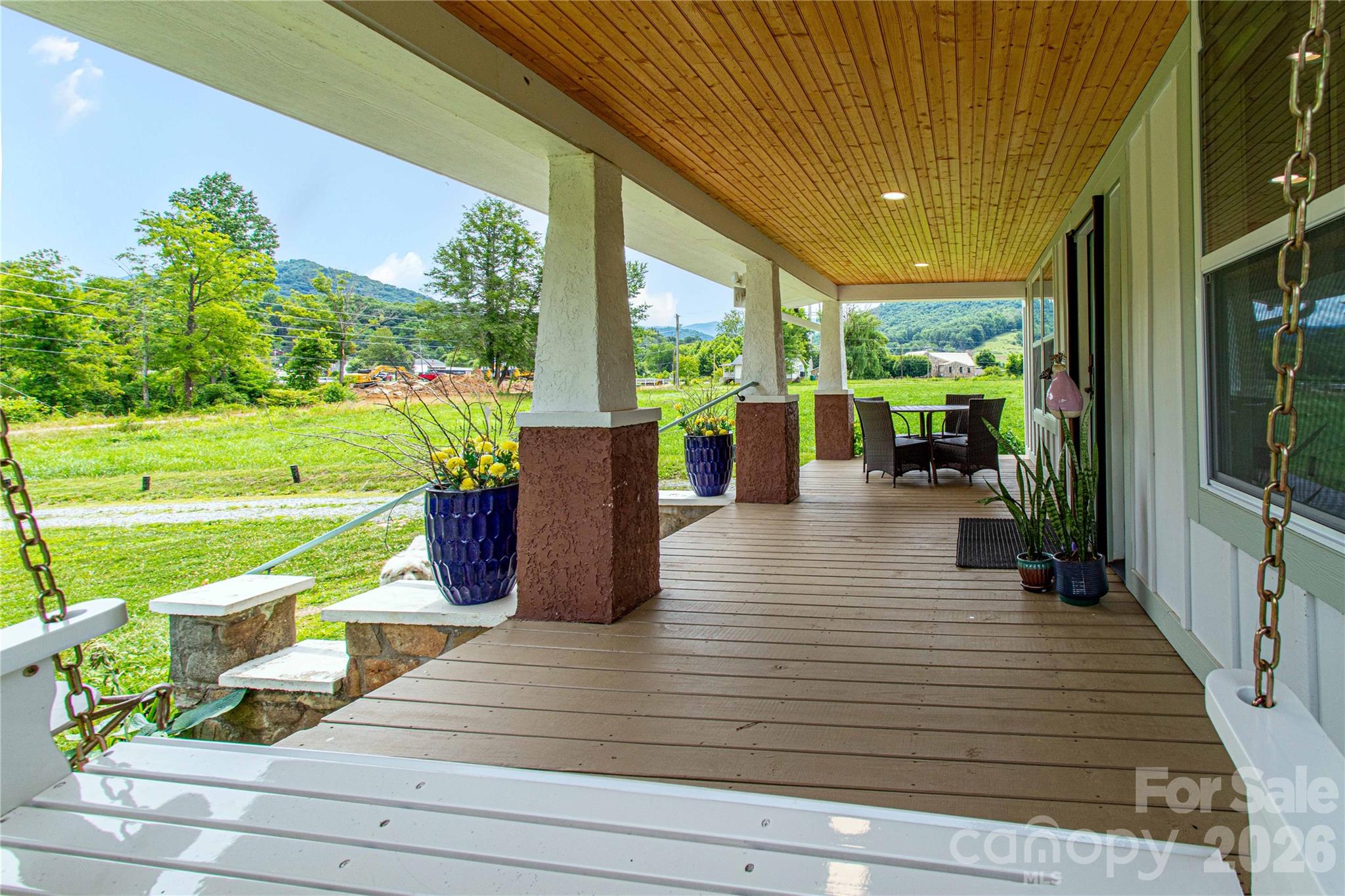 16 Riverside Drive — Barnardsville