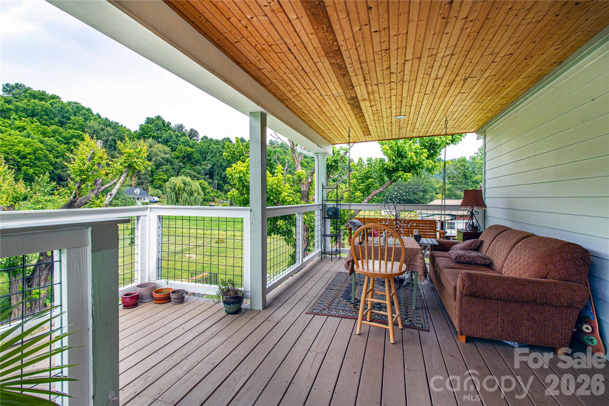 16 Riverside Drive — Barnardsville