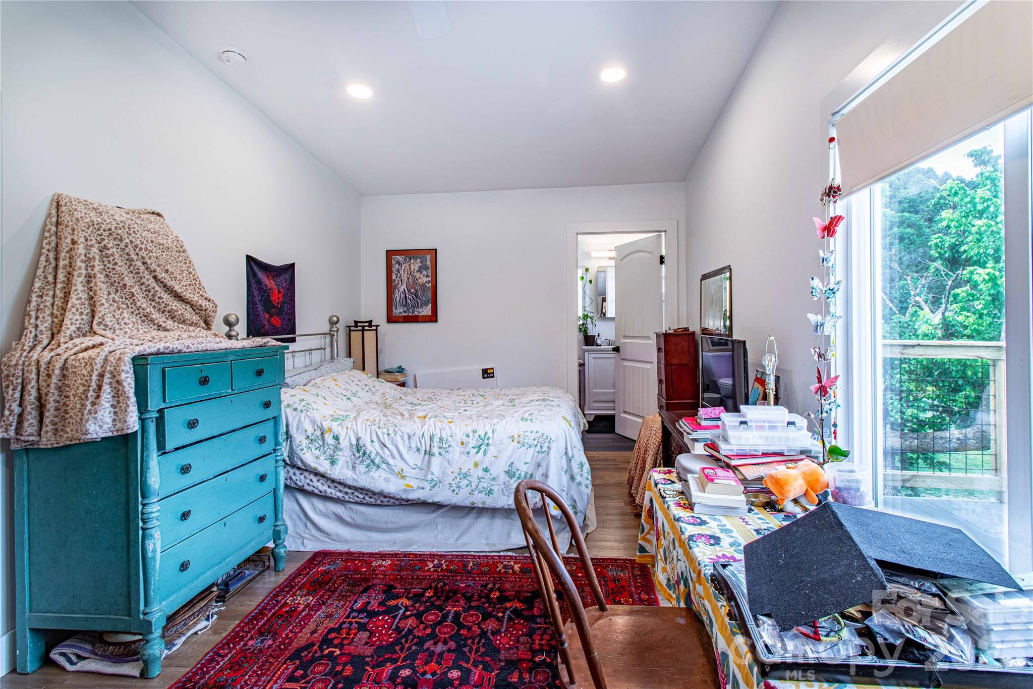 16 Riverside Drive — Barnardsville