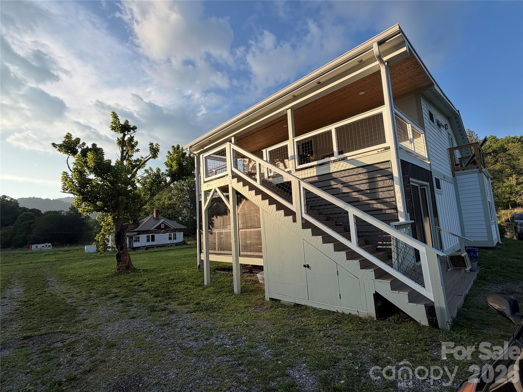 16 Riverside Drive — Barnardsville