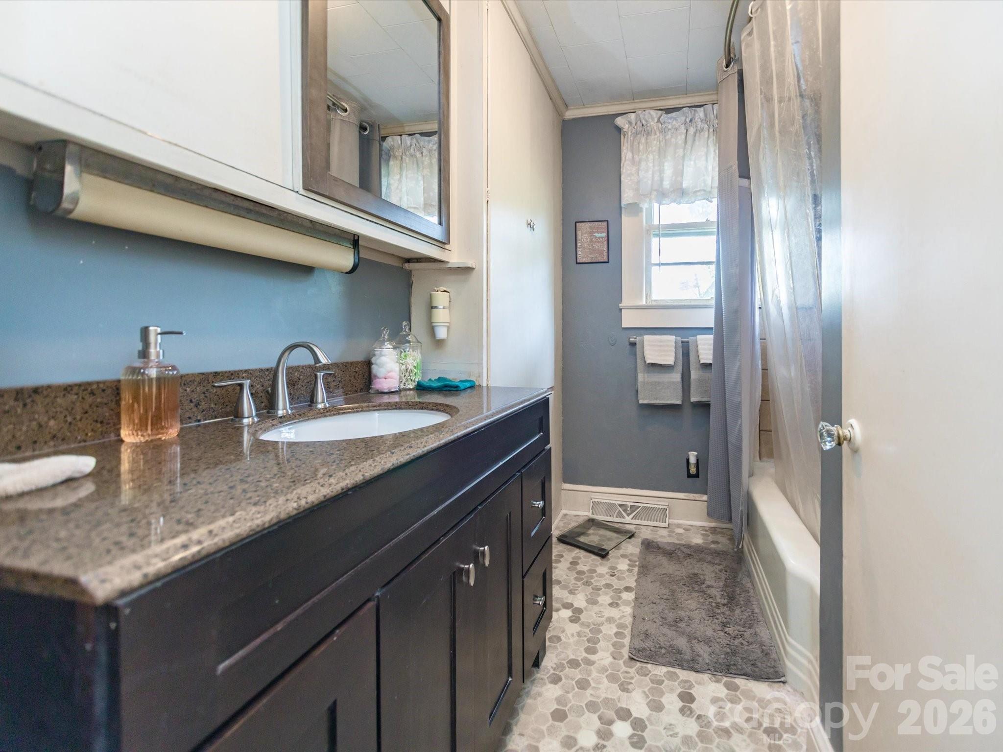 2111 Emmanuel Church Road — Conover