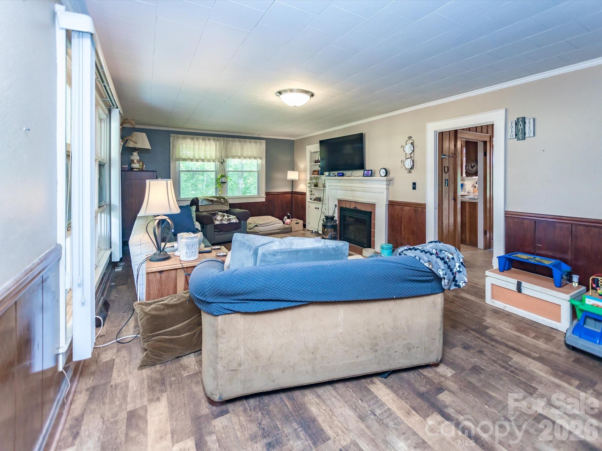 2111 Emmanuel Church Road — Conover