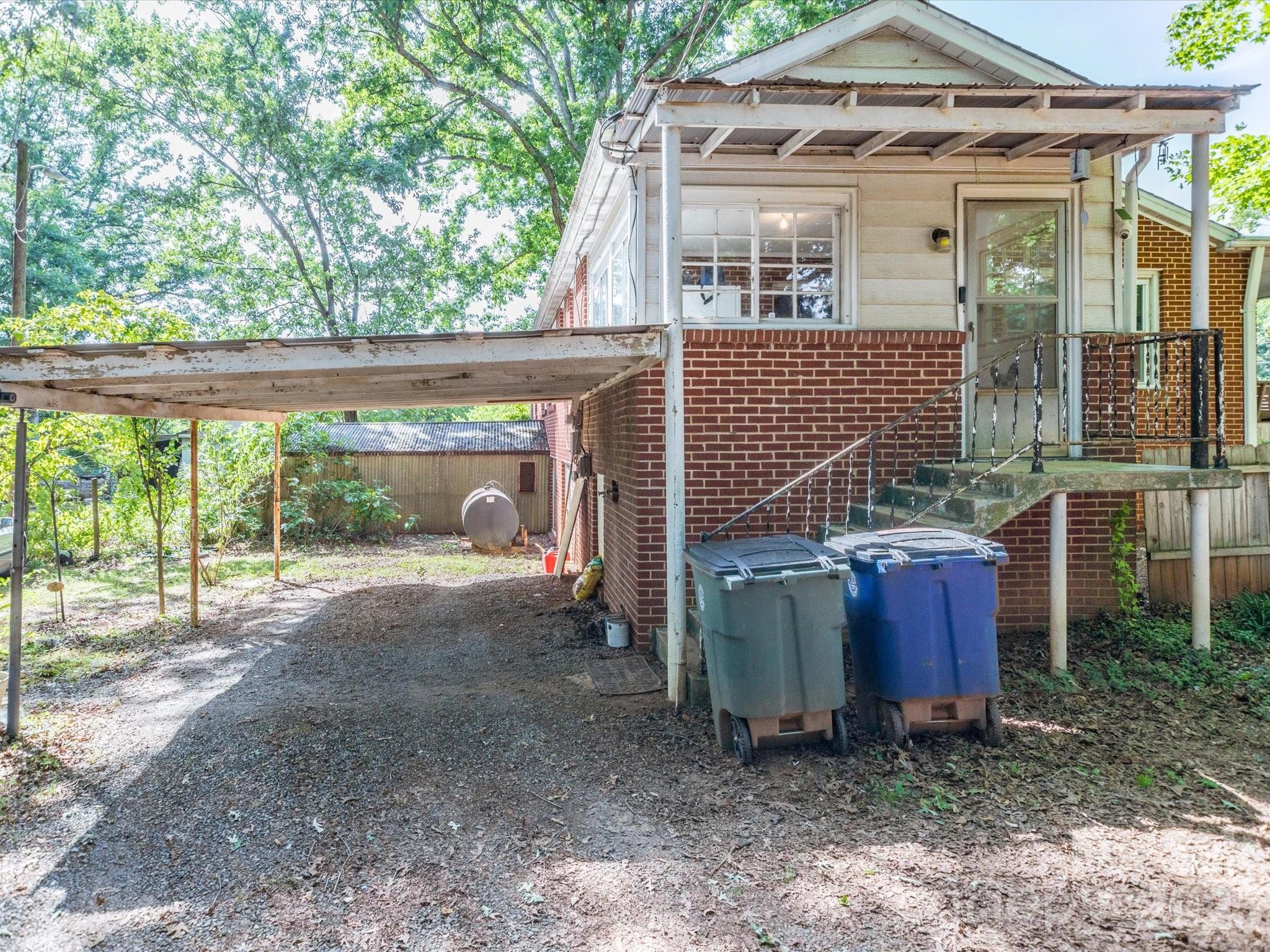 2111 Emmanuel Church Road — Conover