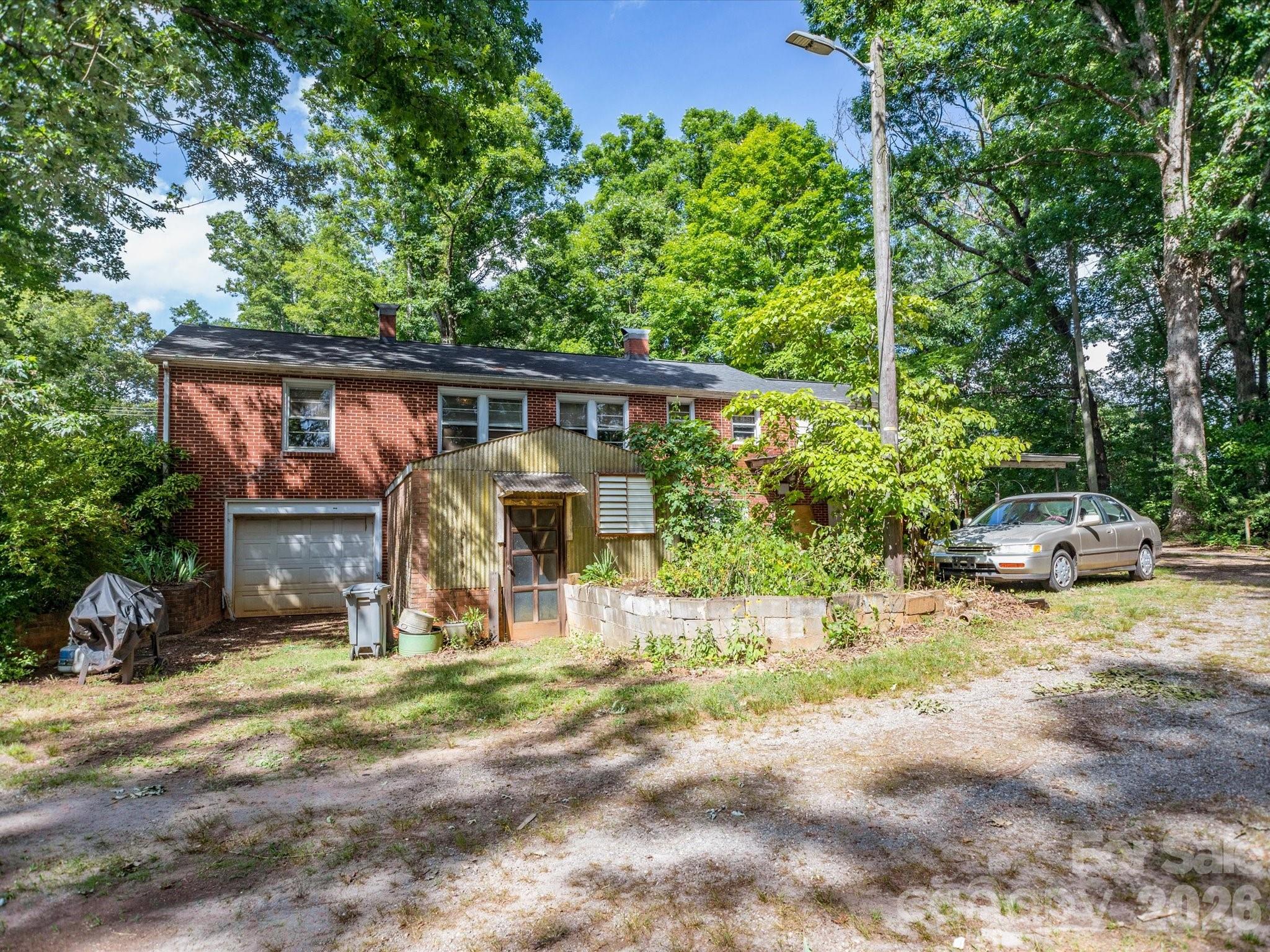 2111 Emmanuel Church Road — Conover