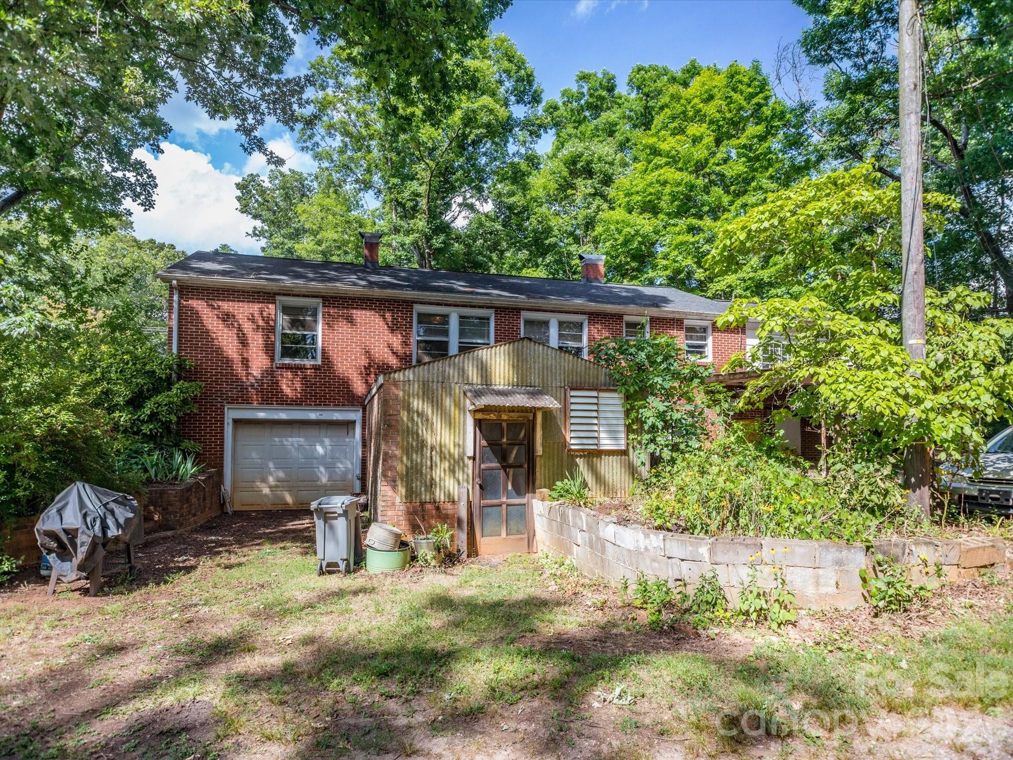 2111 Emmanuel Church Road — Conover