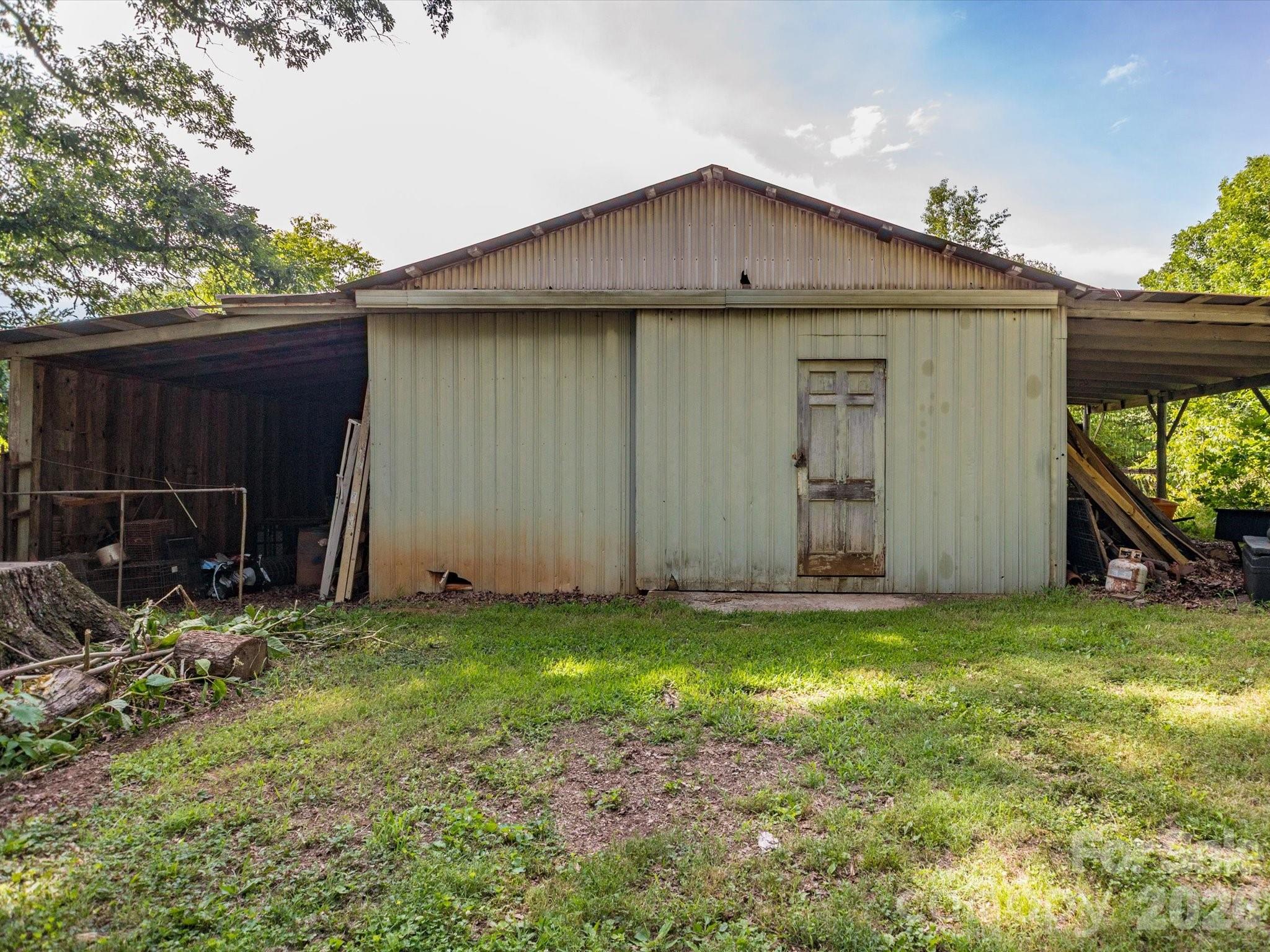 2111 Emmanuel Church Road — Conover
