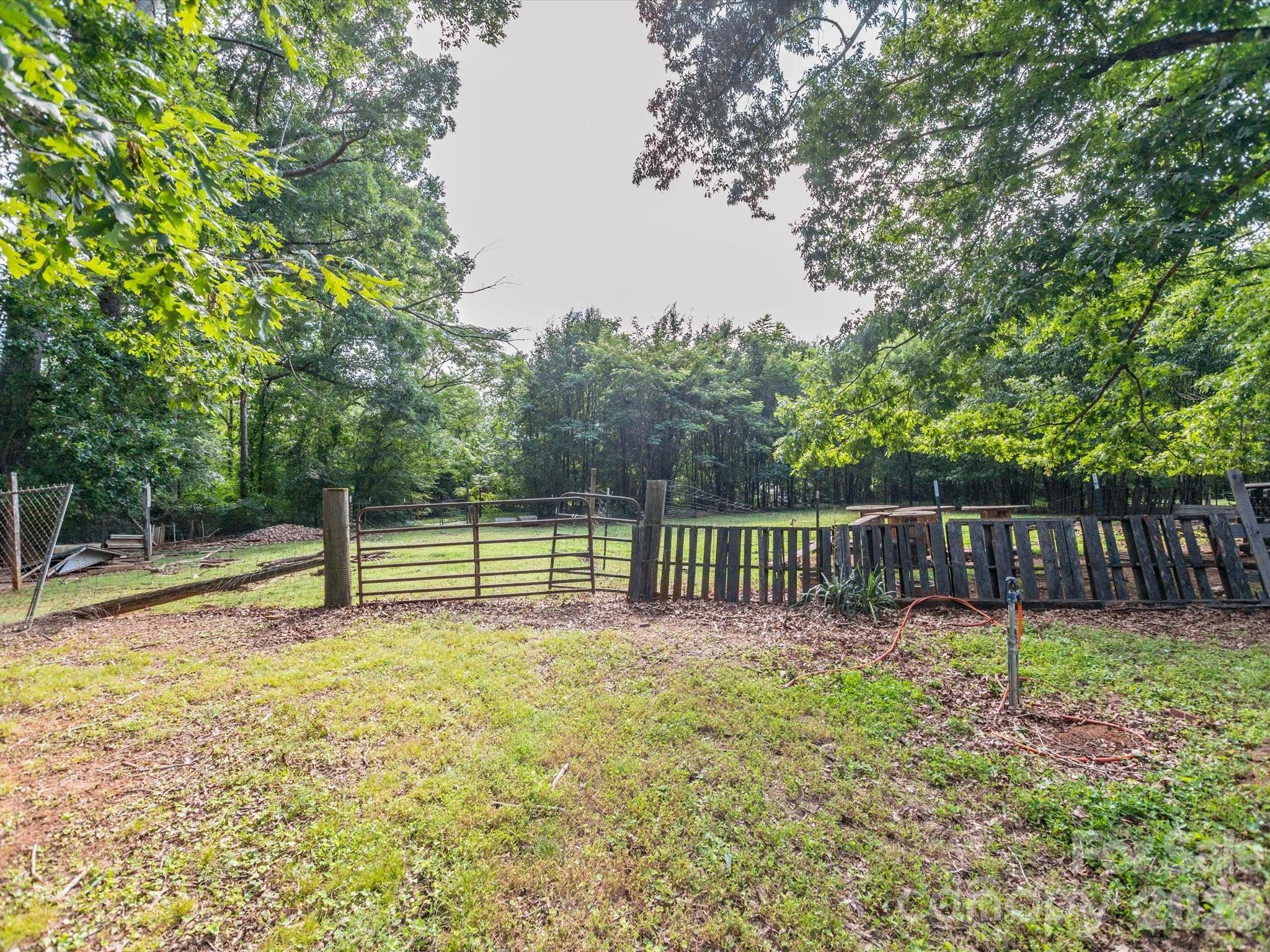 2111 Emmanuel Church Road — Conover