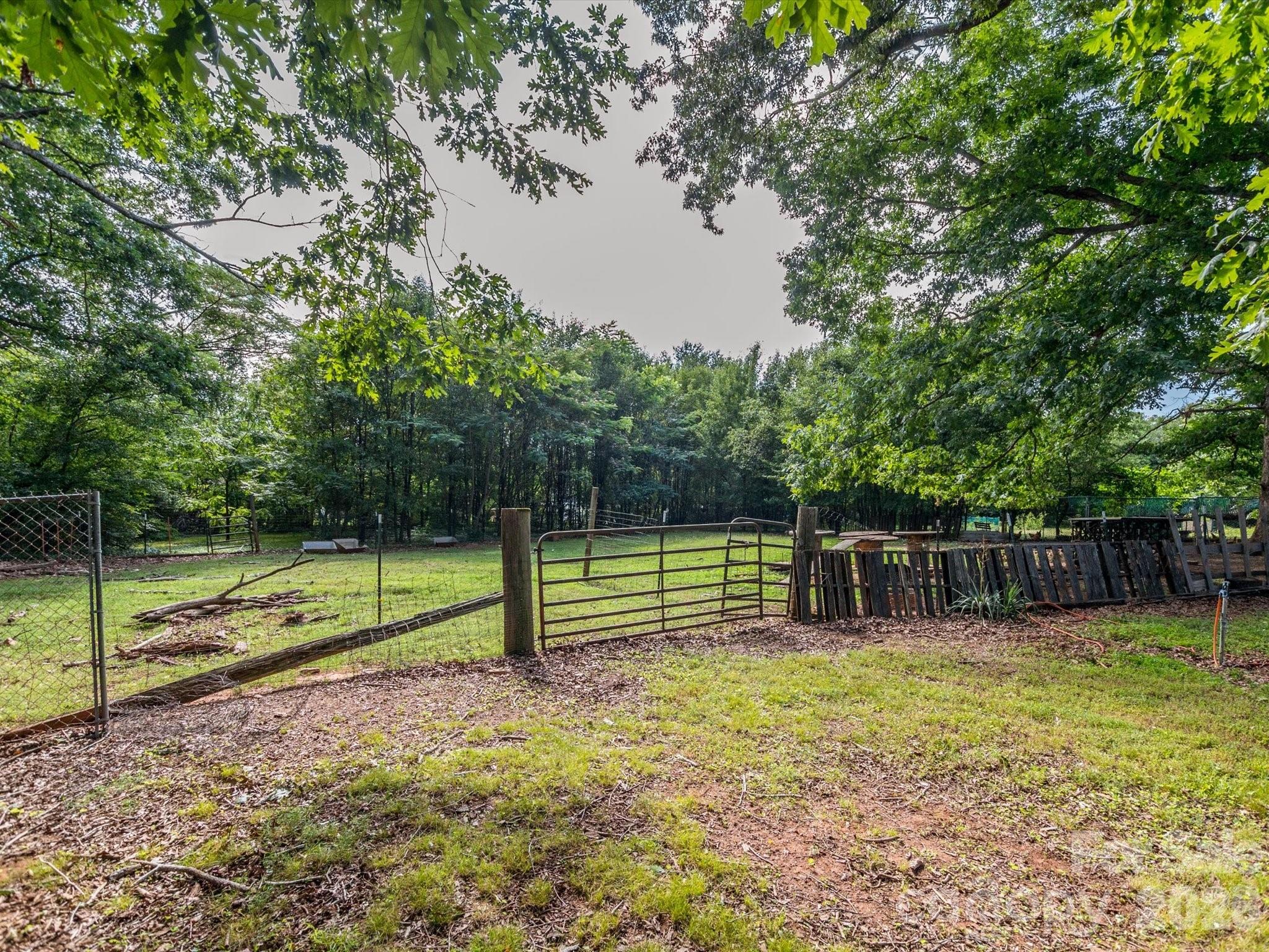 2111 Emmanuel Church Road — Conover