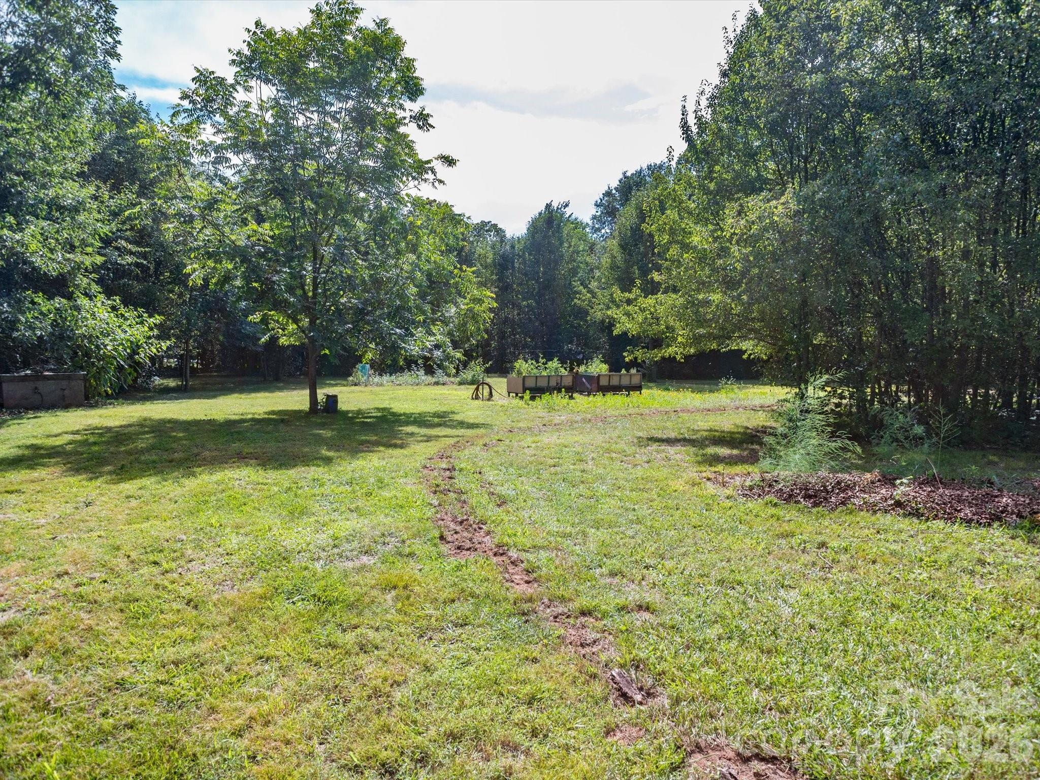 2111 Emmanuel Church Road — Conover