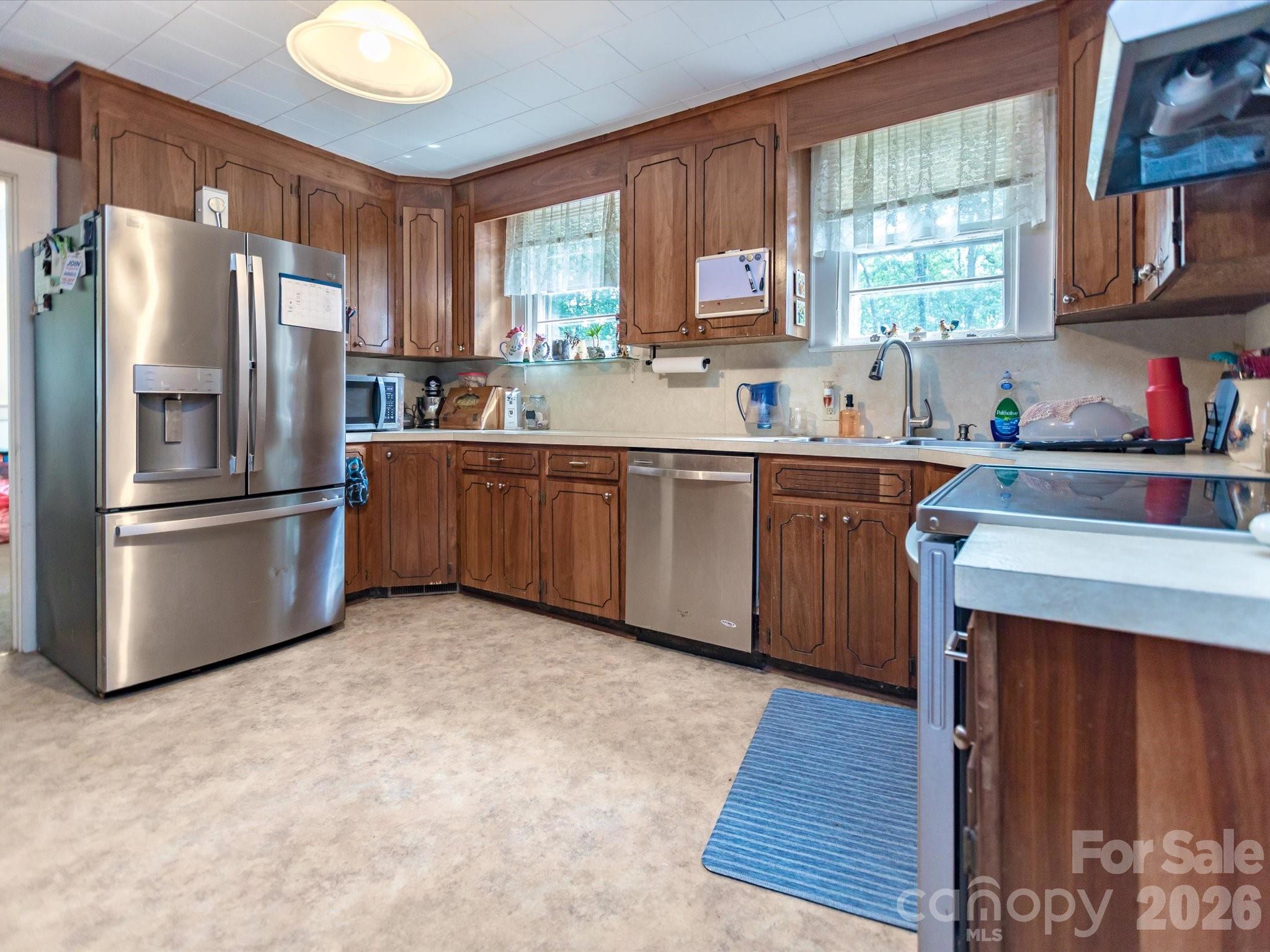 2111 Emmanuel Church Road — Conover