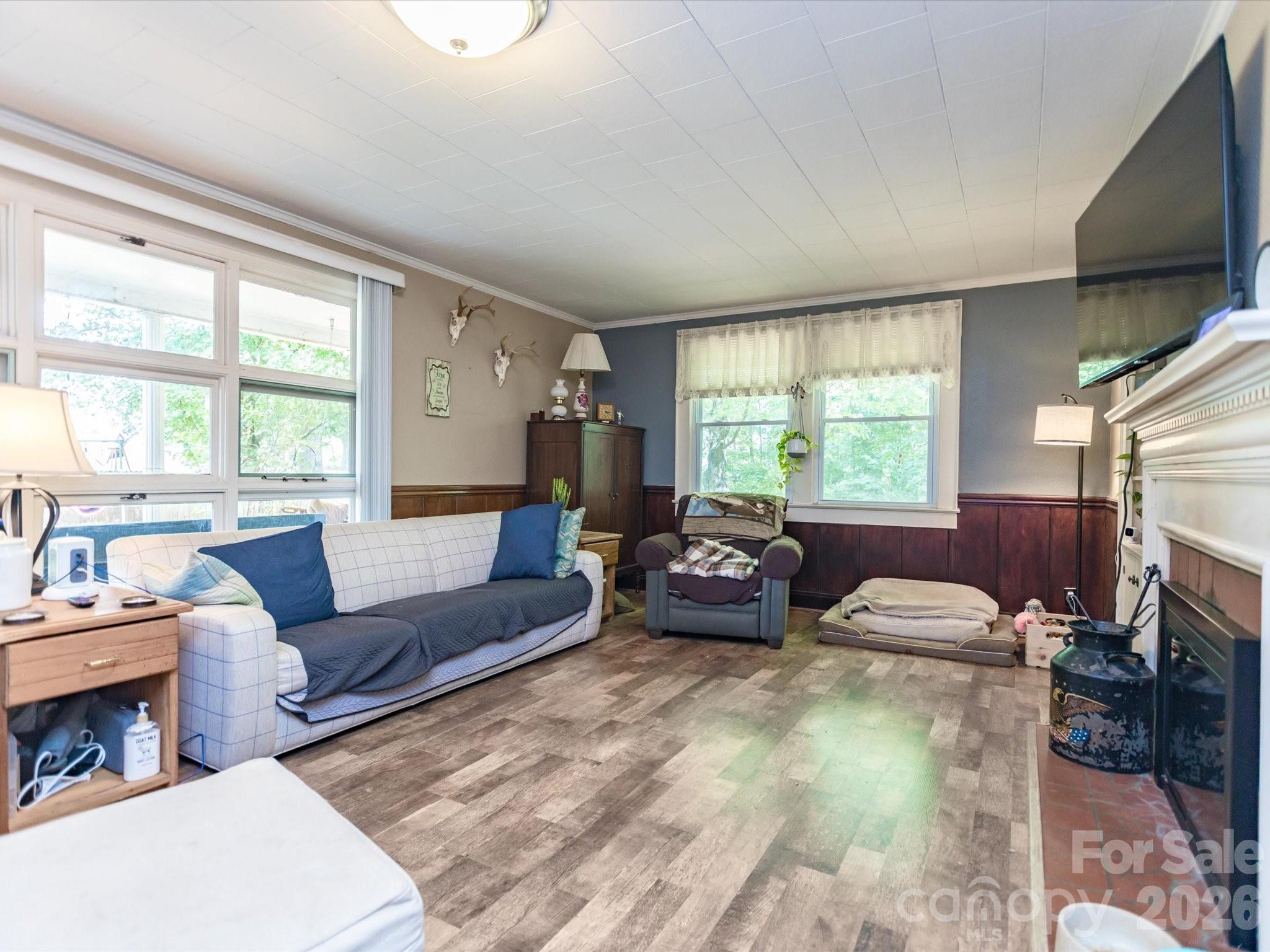 2111 Emmanuel Church Road — Conover