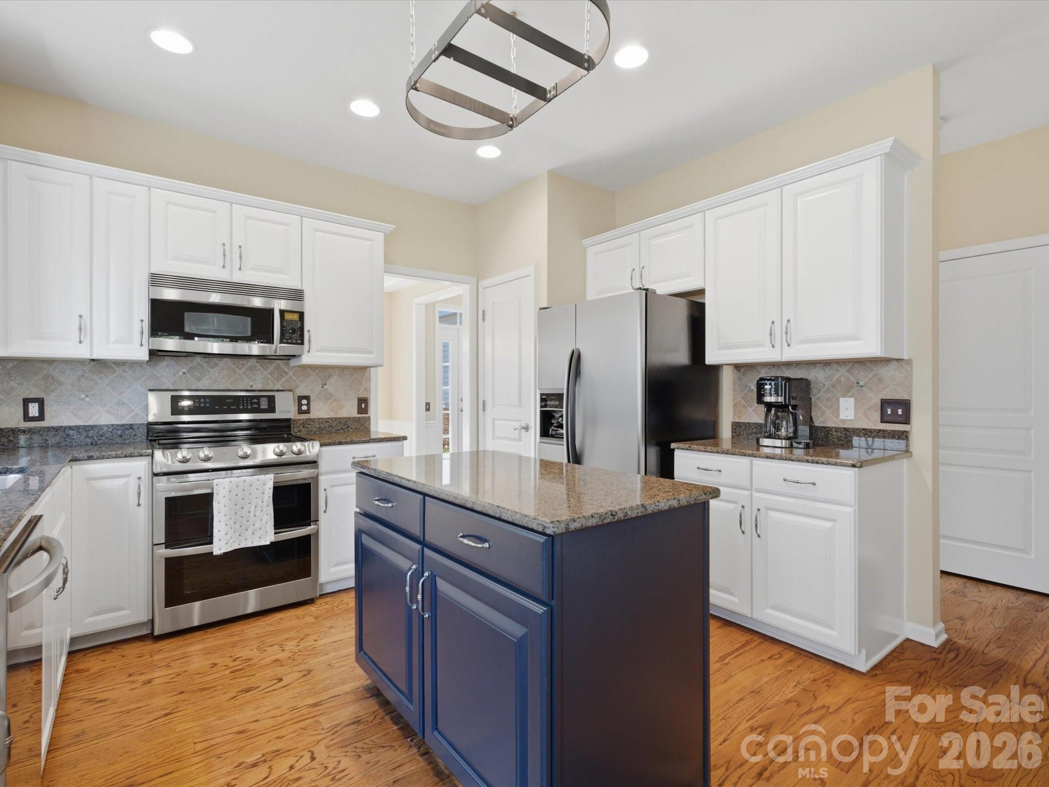 6747 Fieldstone Manor Drive — Matthews