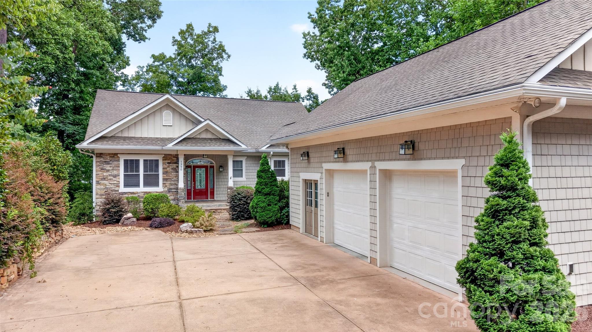 1390 Langdon Road — Sherrills Ford