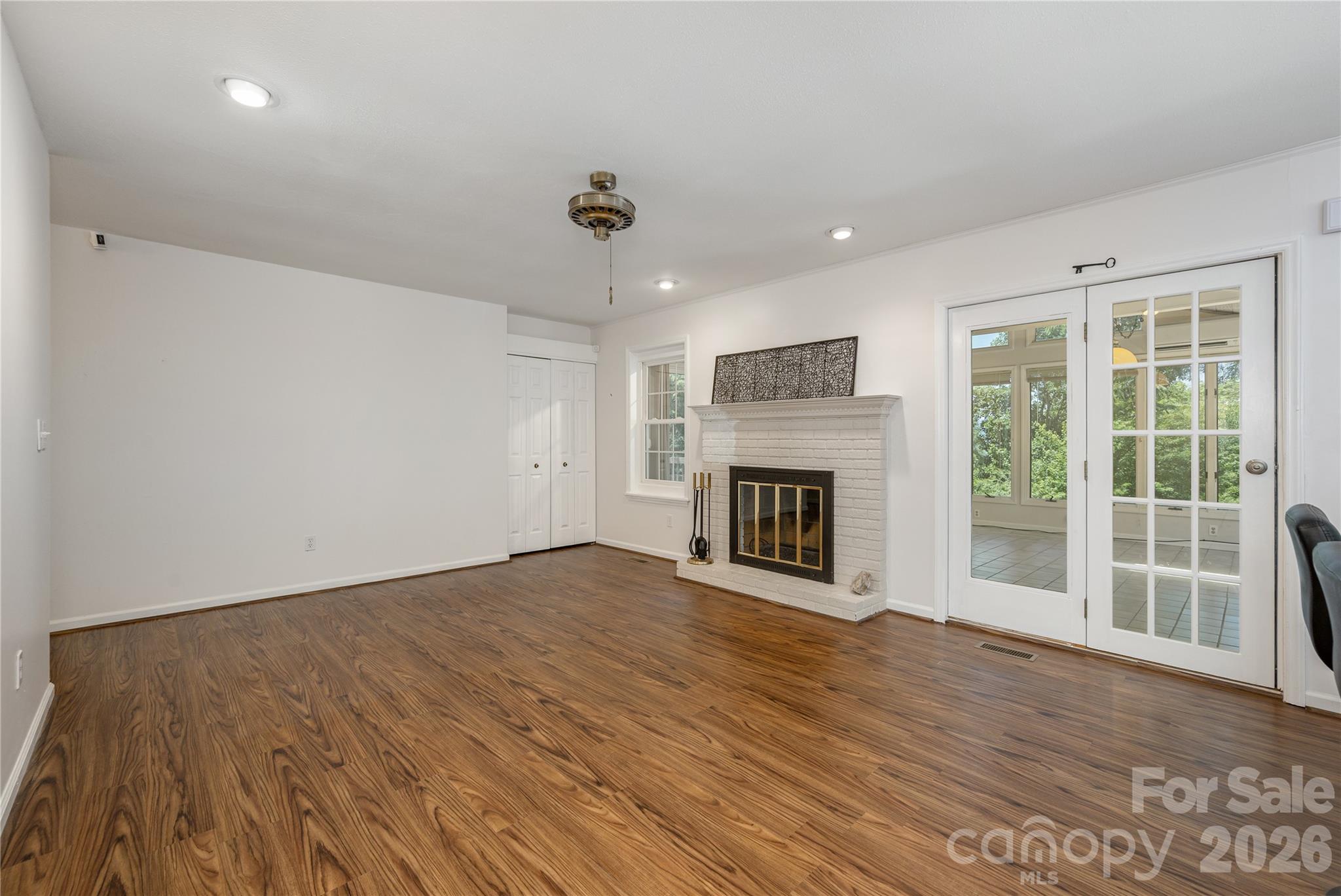 615 Goldview Drive — Hendersonville
