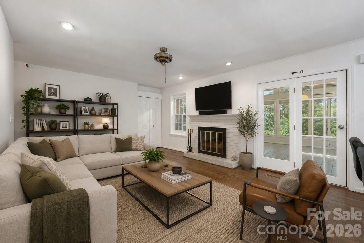 615 Goldview Drive — Hendersonville