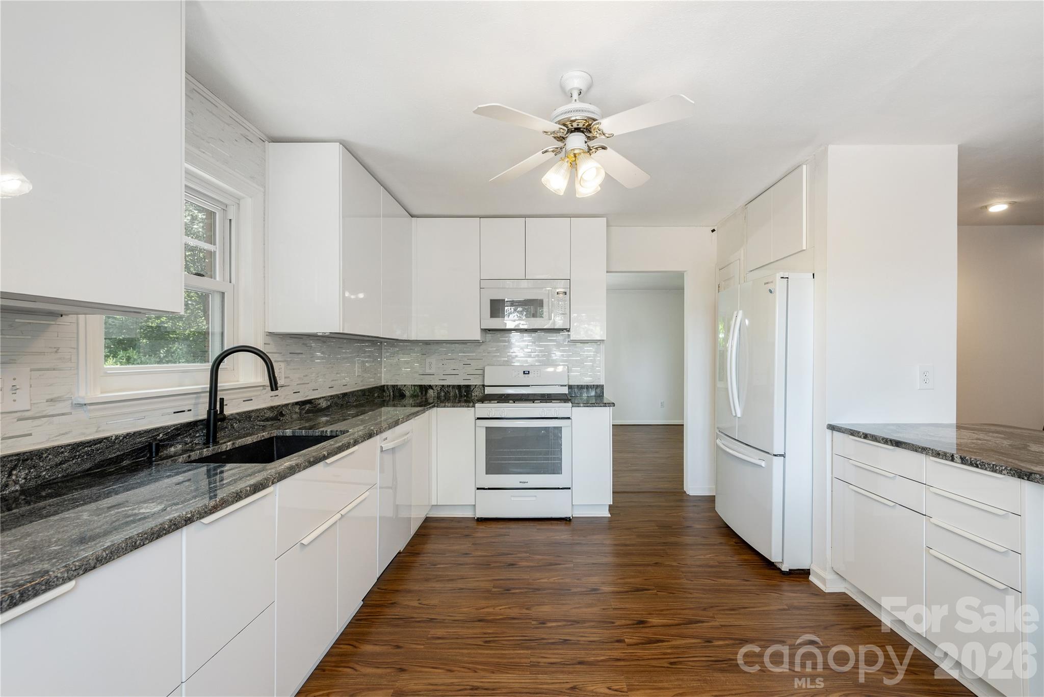 615 Goldview Drive — Hendersonville
