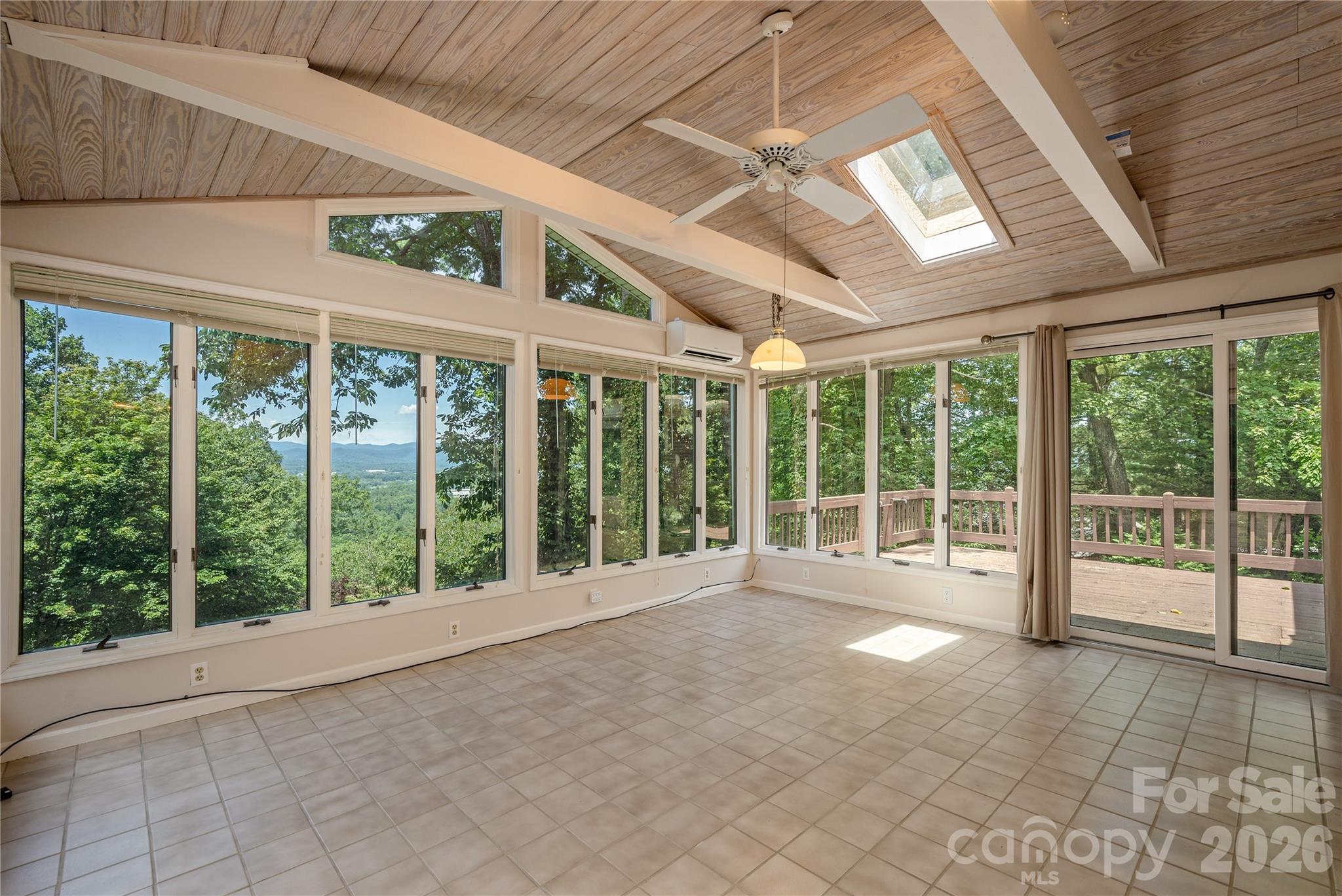 615 Goldview Drive — Hendersonville