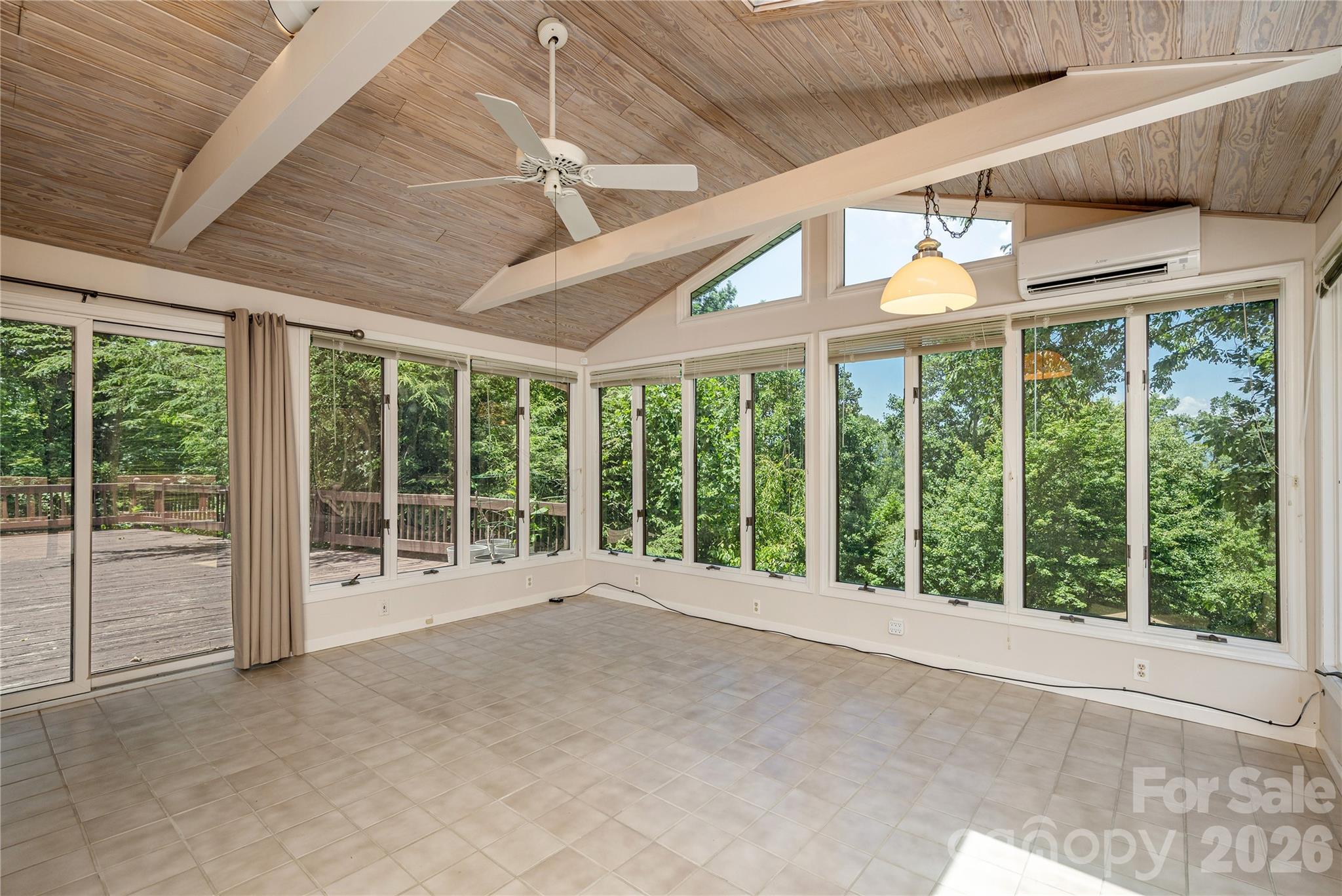 615 Goldview Drive — Hendersonville