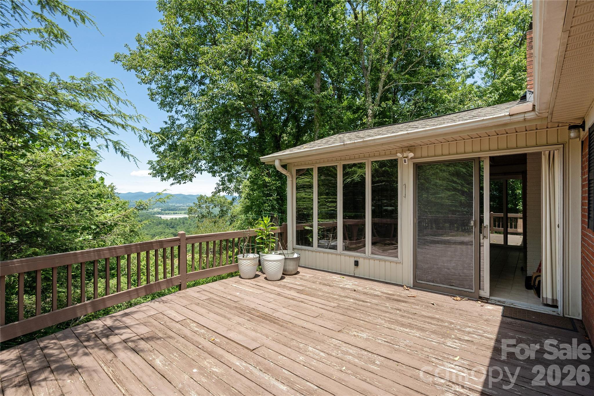 615 Goldview Drive — Hendersonville