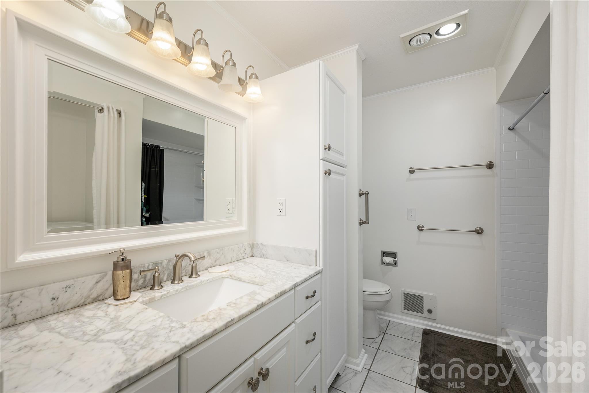 615 Goldview Drive — Hendersonville
