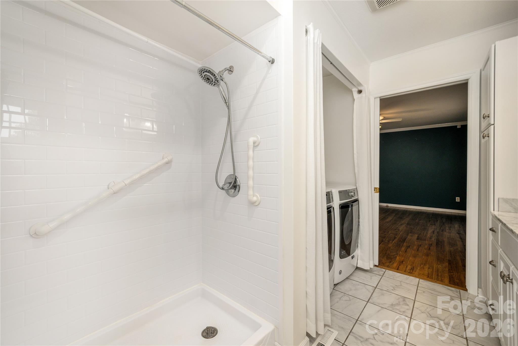 615 Goldview Drive — Hendersonville