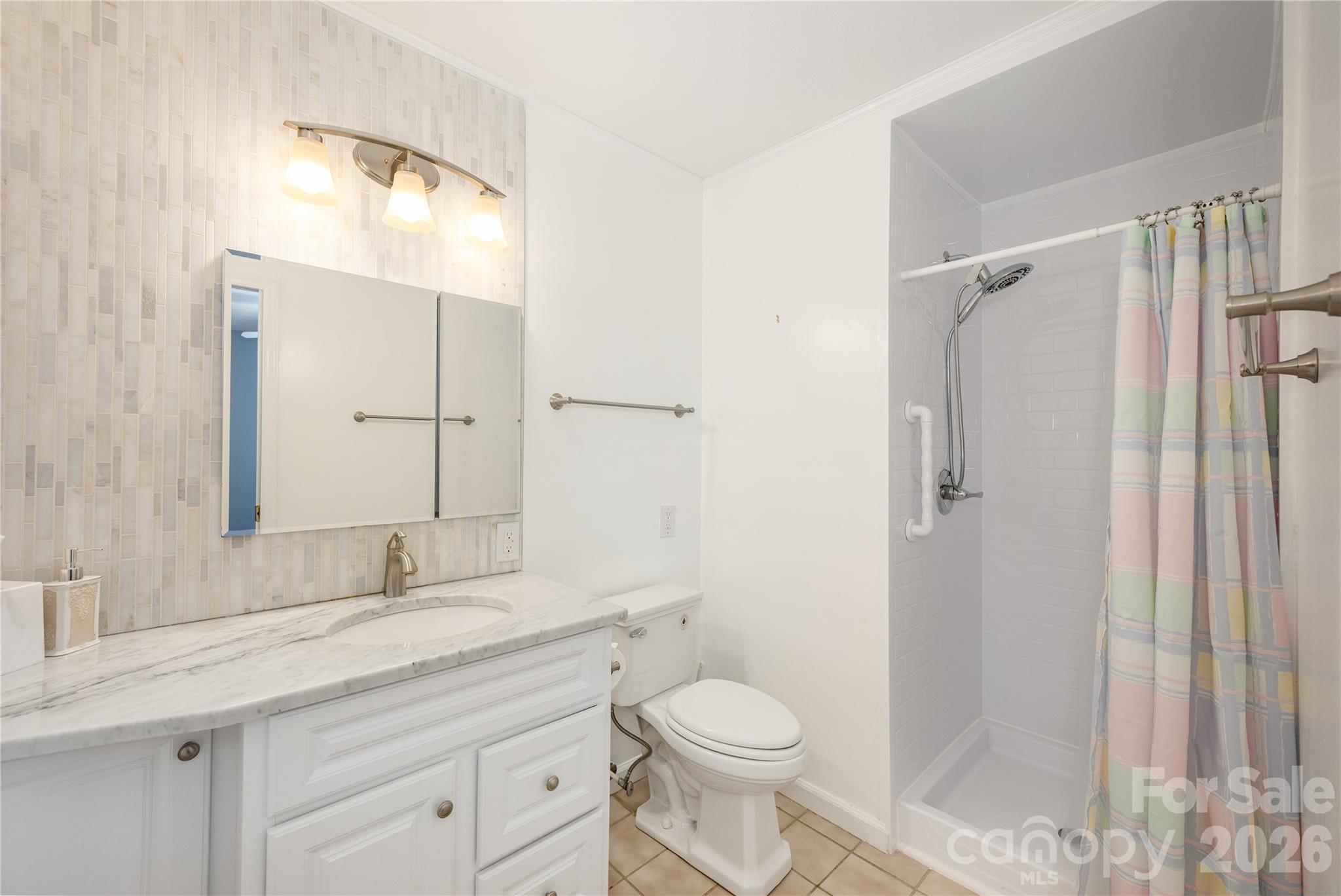 615 Goldview Drive — Hendersonville