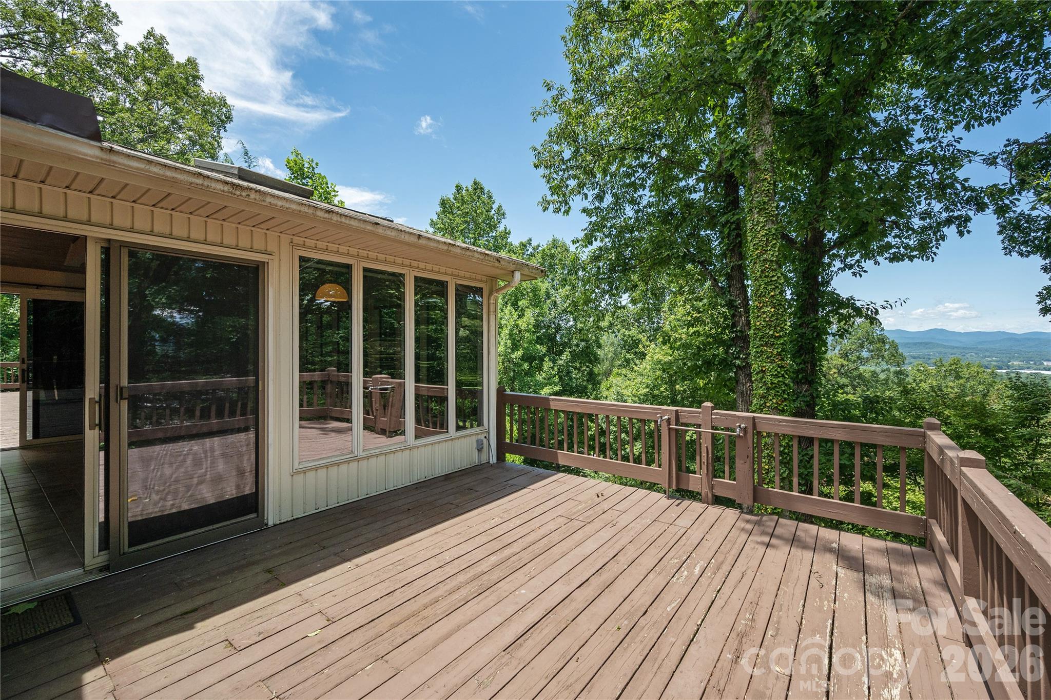 615 Goldview Drive — Hendersonville