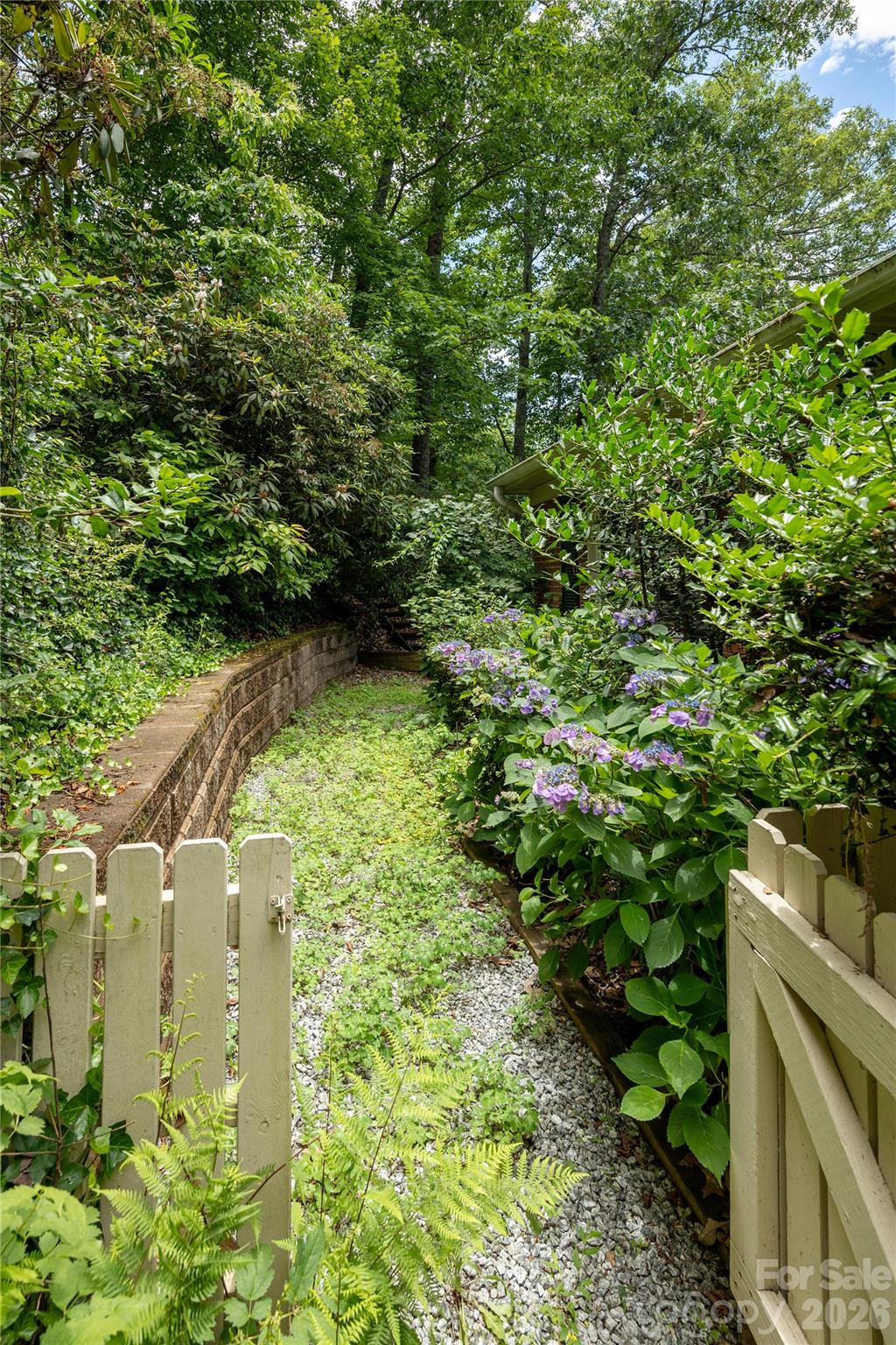 615 Goldview Drive — Hendersonville