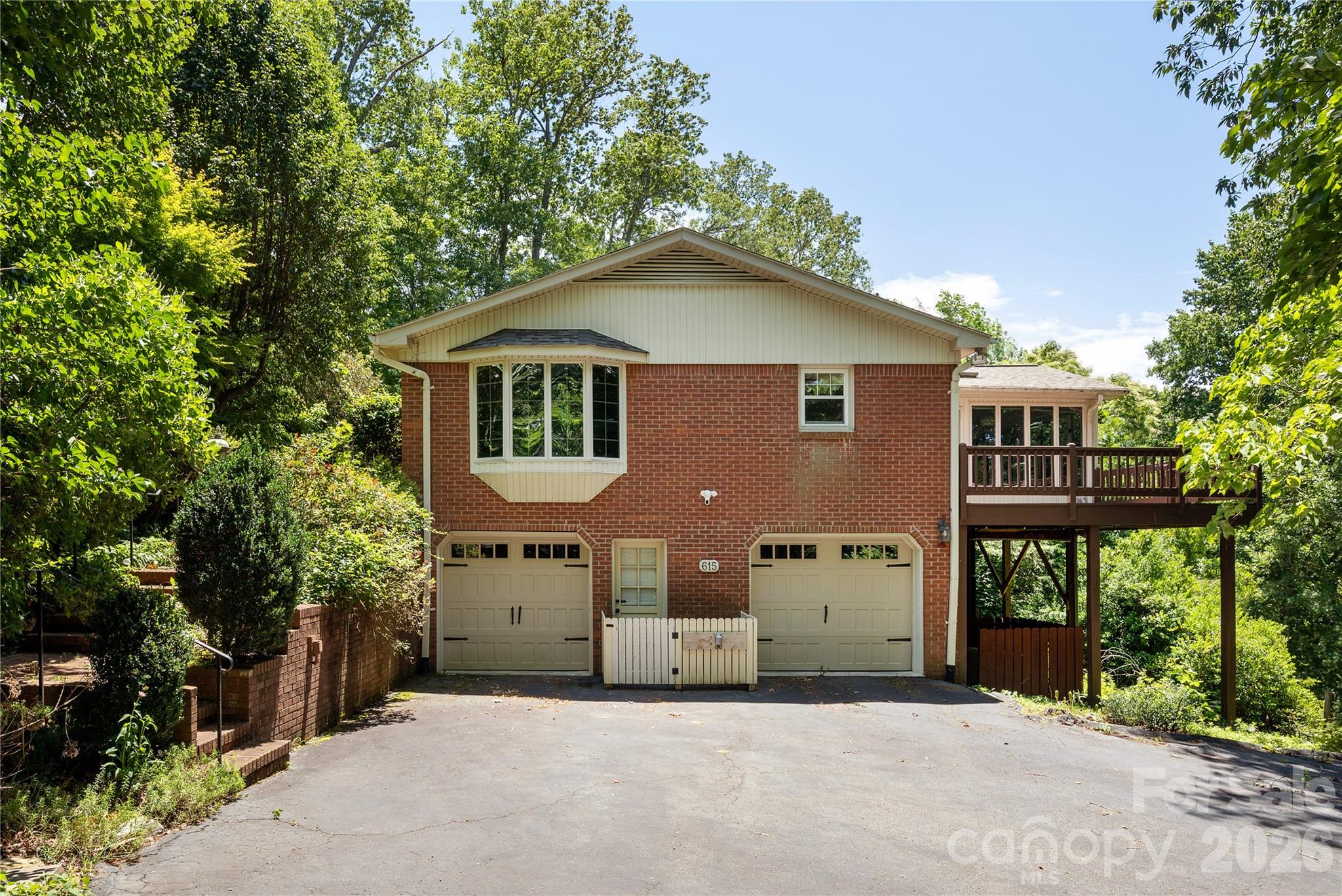 615 Goldview Drive — Hendersonville