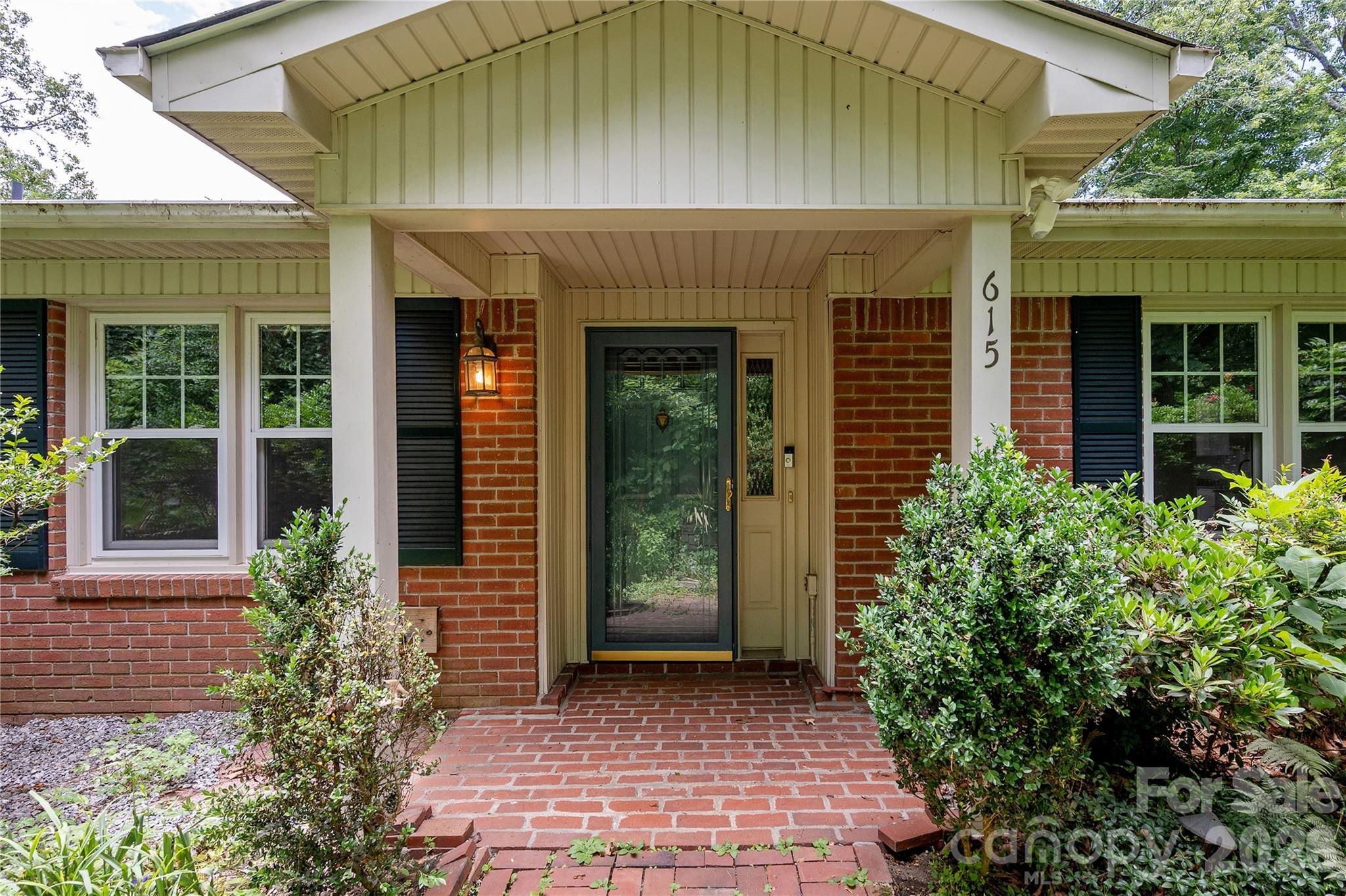 615 Goldview Drive — Hendersonville