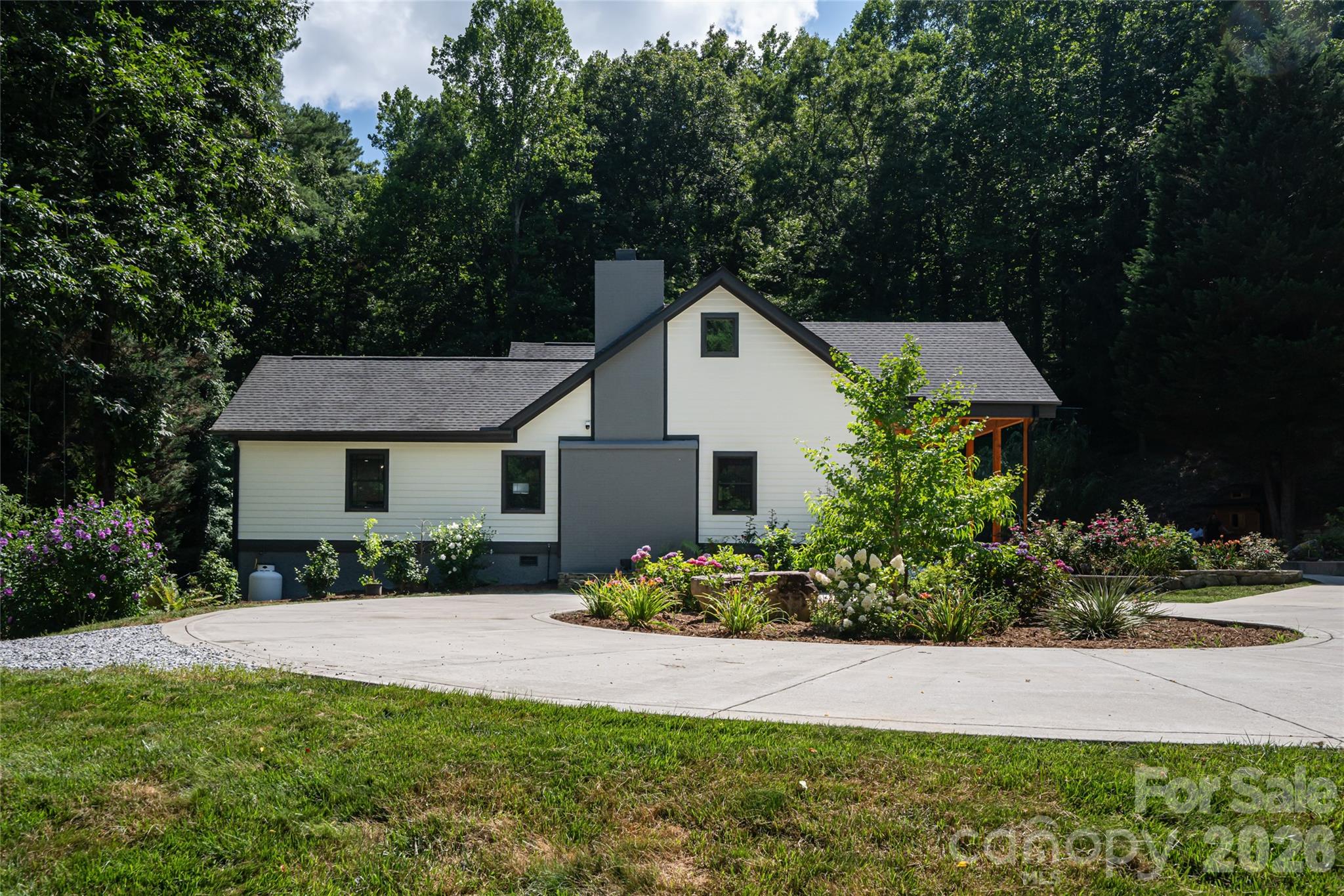 86 Holiday Drive — Hendersonville